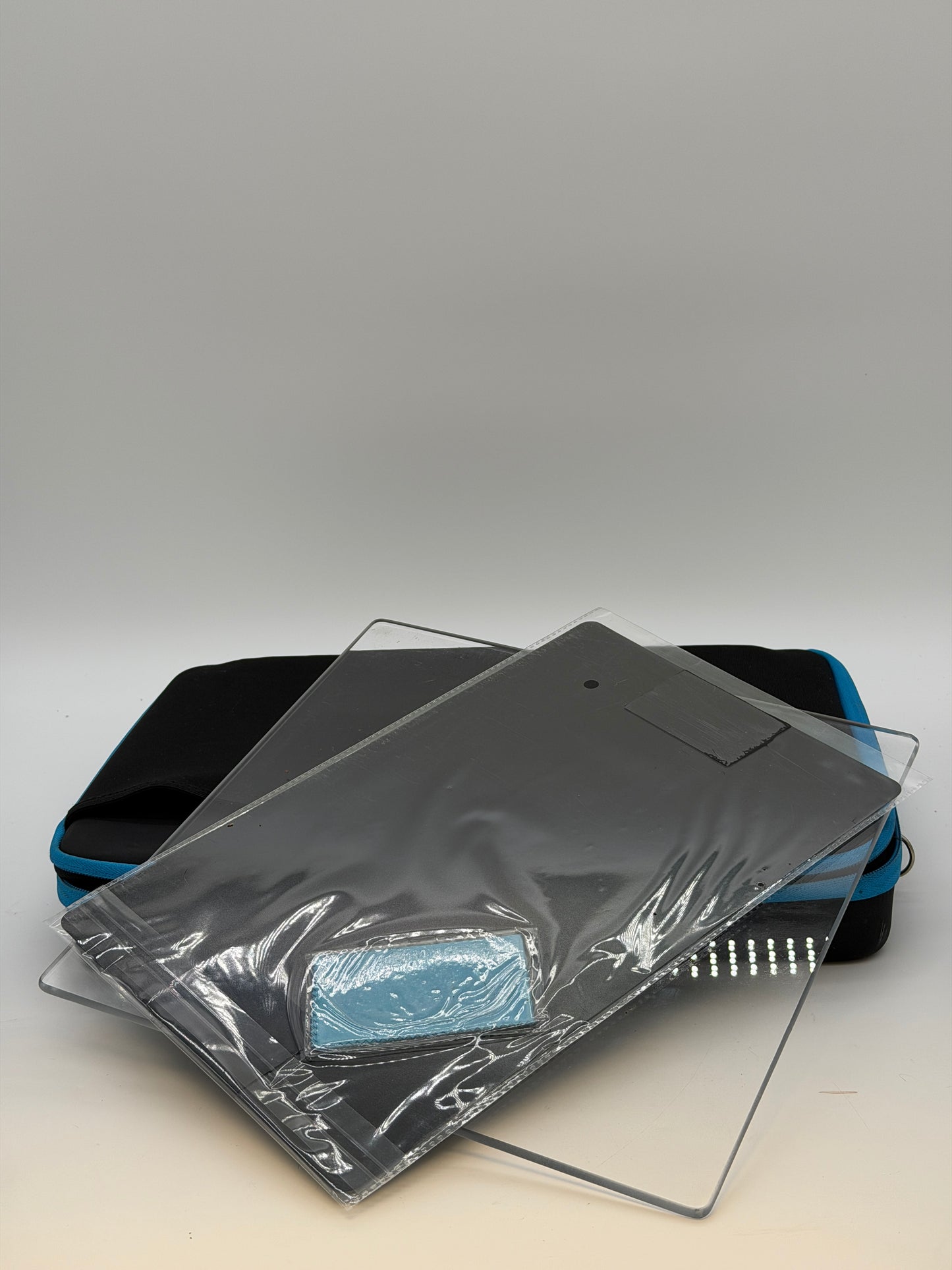 CloverBook Pro – 12.5-Inch FHD Touchscreen Magnifier in Black (New No Box)