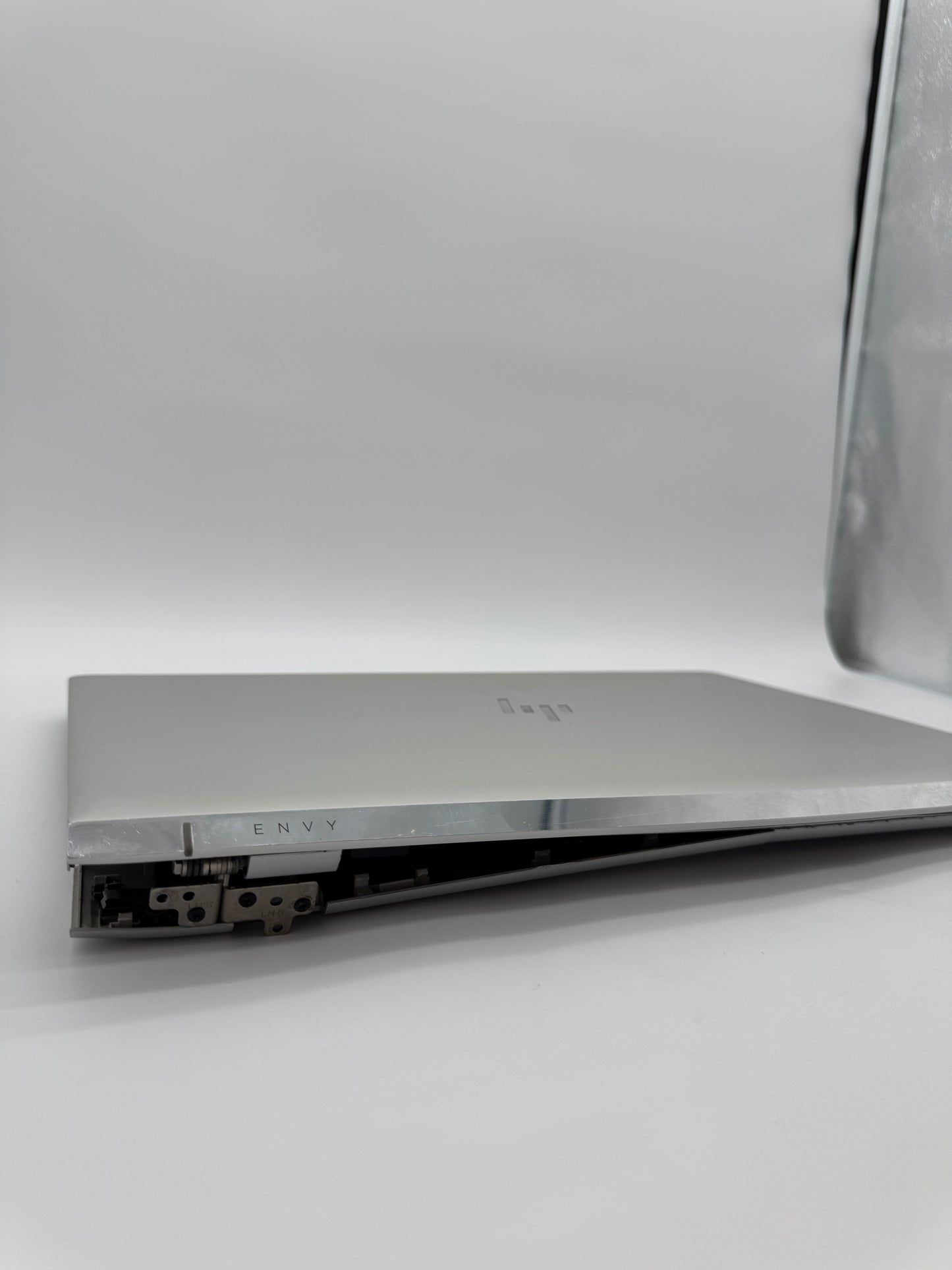 HP ENVY 17-ae1xx Laptop Core i7 1TB Gray (Broken)