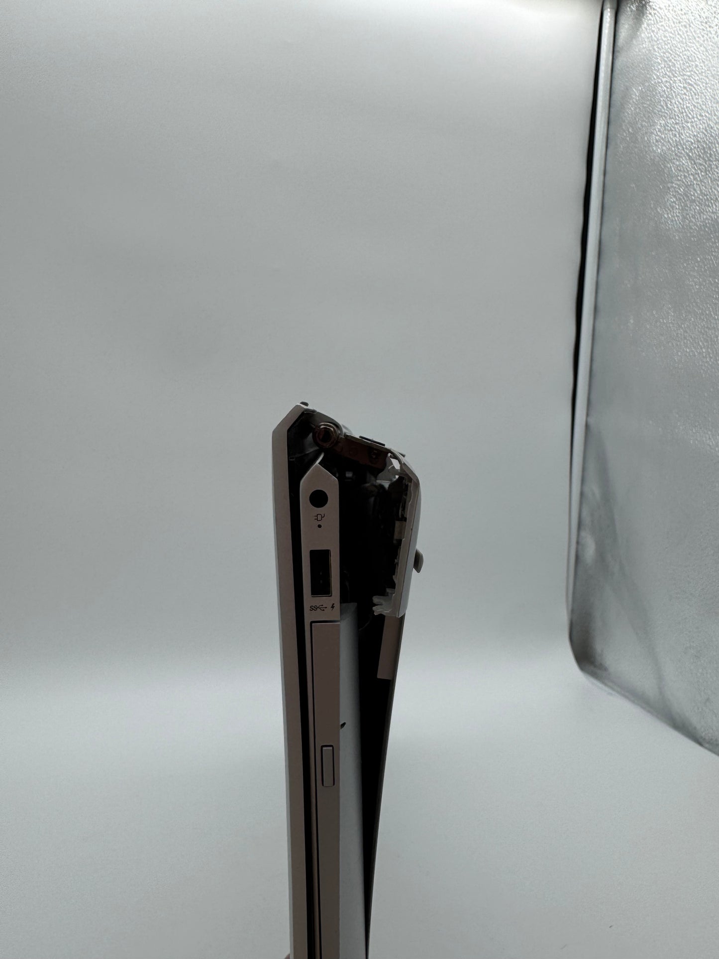 HP ENVY 17-ae1xx Laptop Core i7 1TB Gray (Broken)