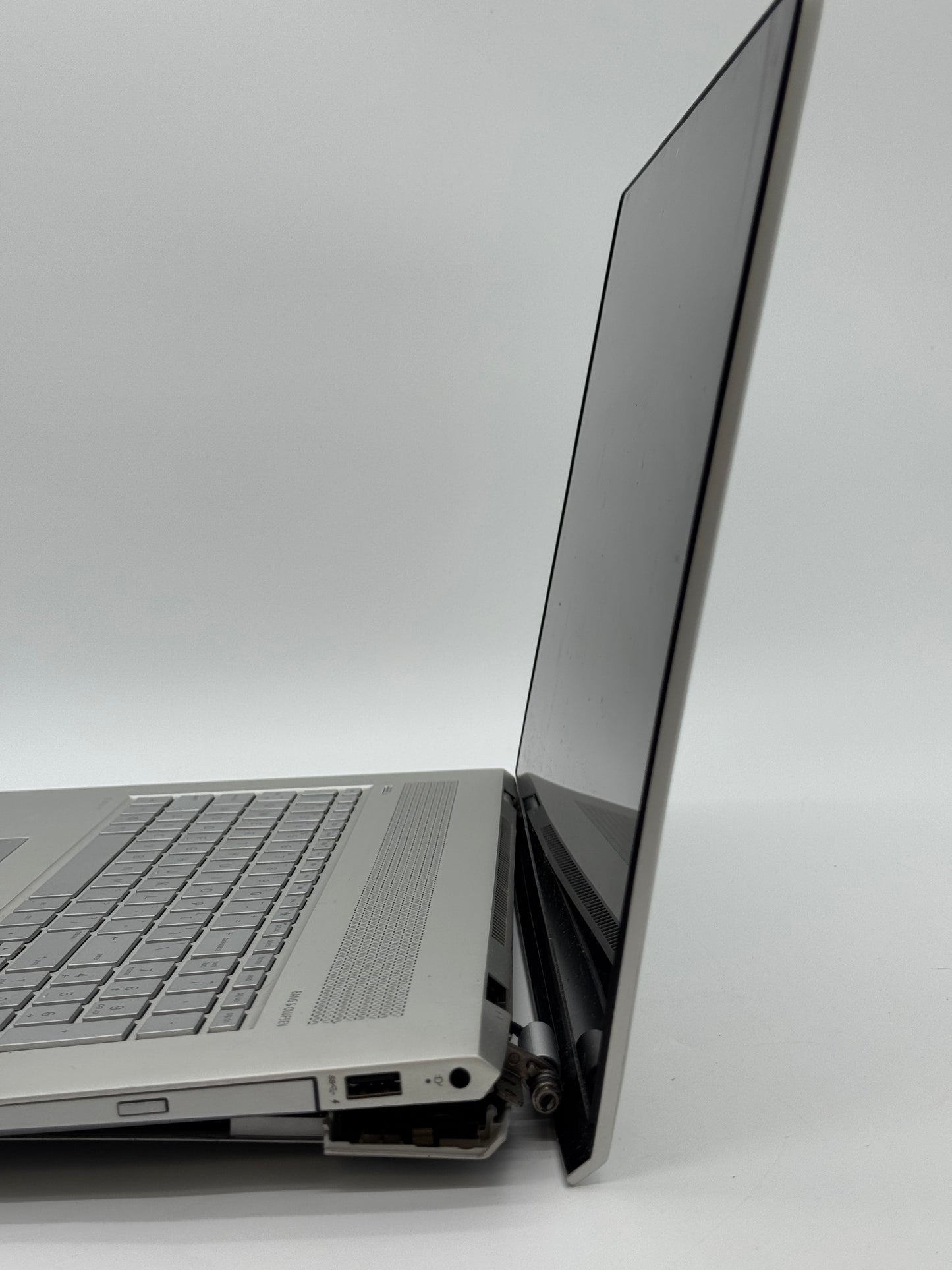 HP ENVY 17-ae1xx Laptop Core i7 1TB Gray (Broken)