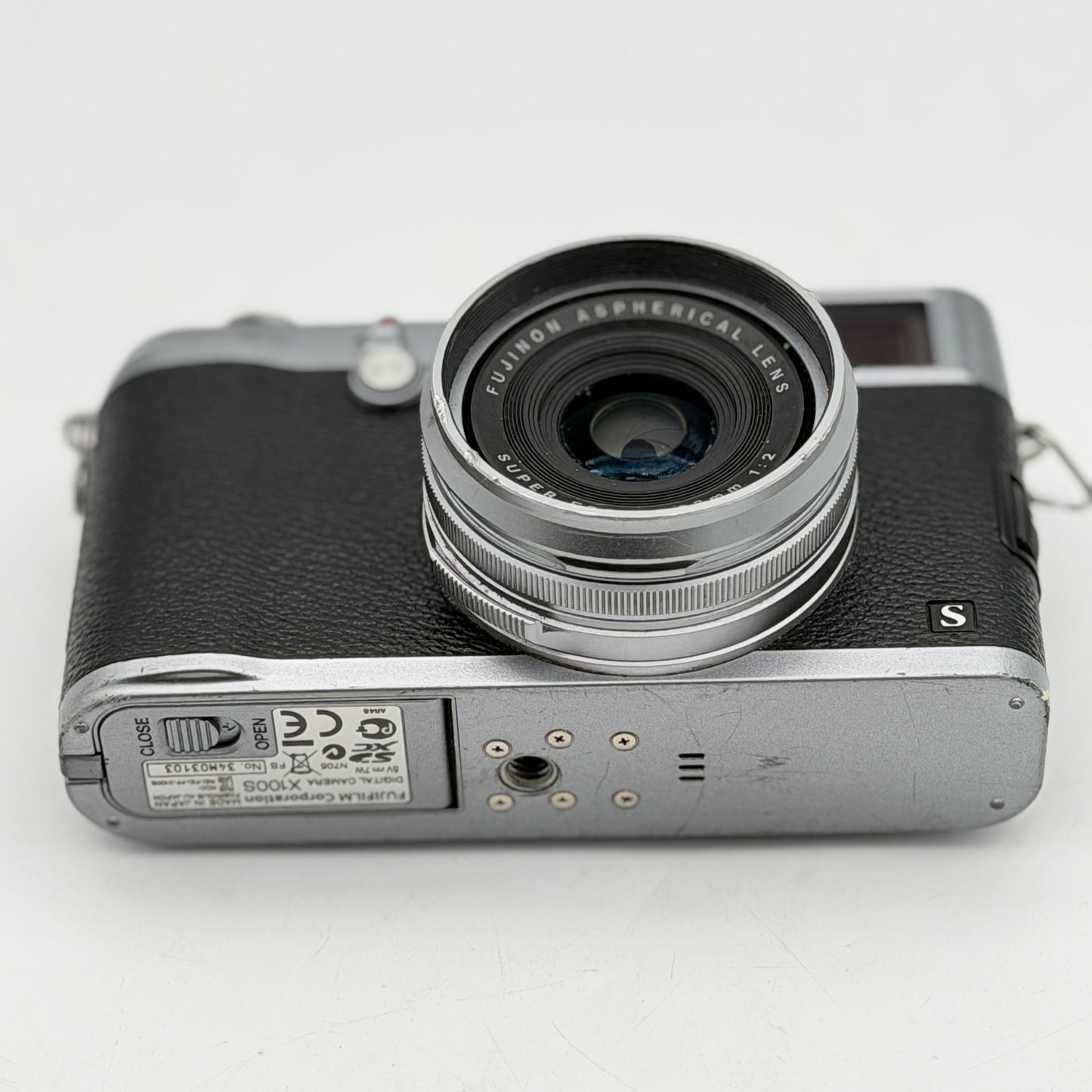 Fujifilm X100S 16.3MP Custom Color Camera - Tested SN 34M03103 NO CHARGER