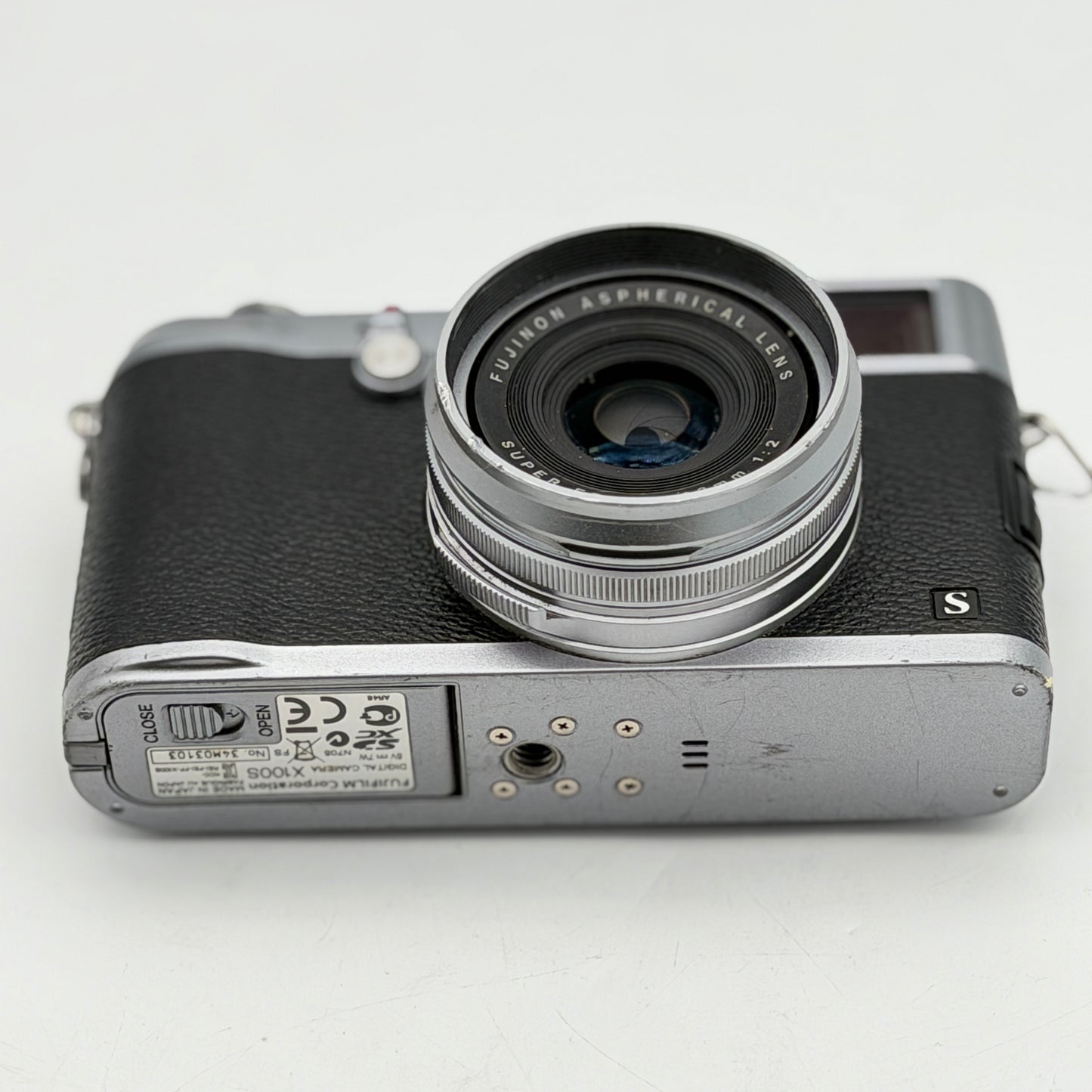 Fujifilm X100S 16.3MP Custom Color Camera - Tested SN 34M03103 NO CHARGER