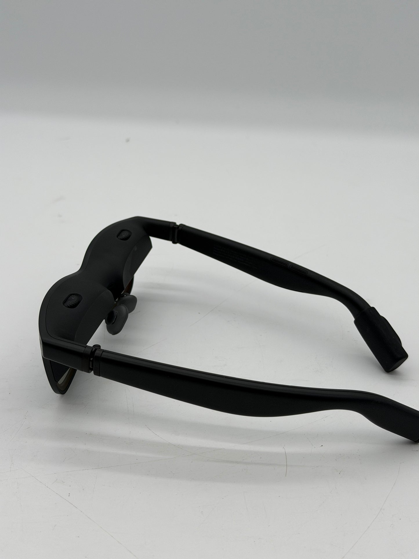 Virtue PRO XR/AR Glasses - 135” 120Hz 1000Nits with charging adapter