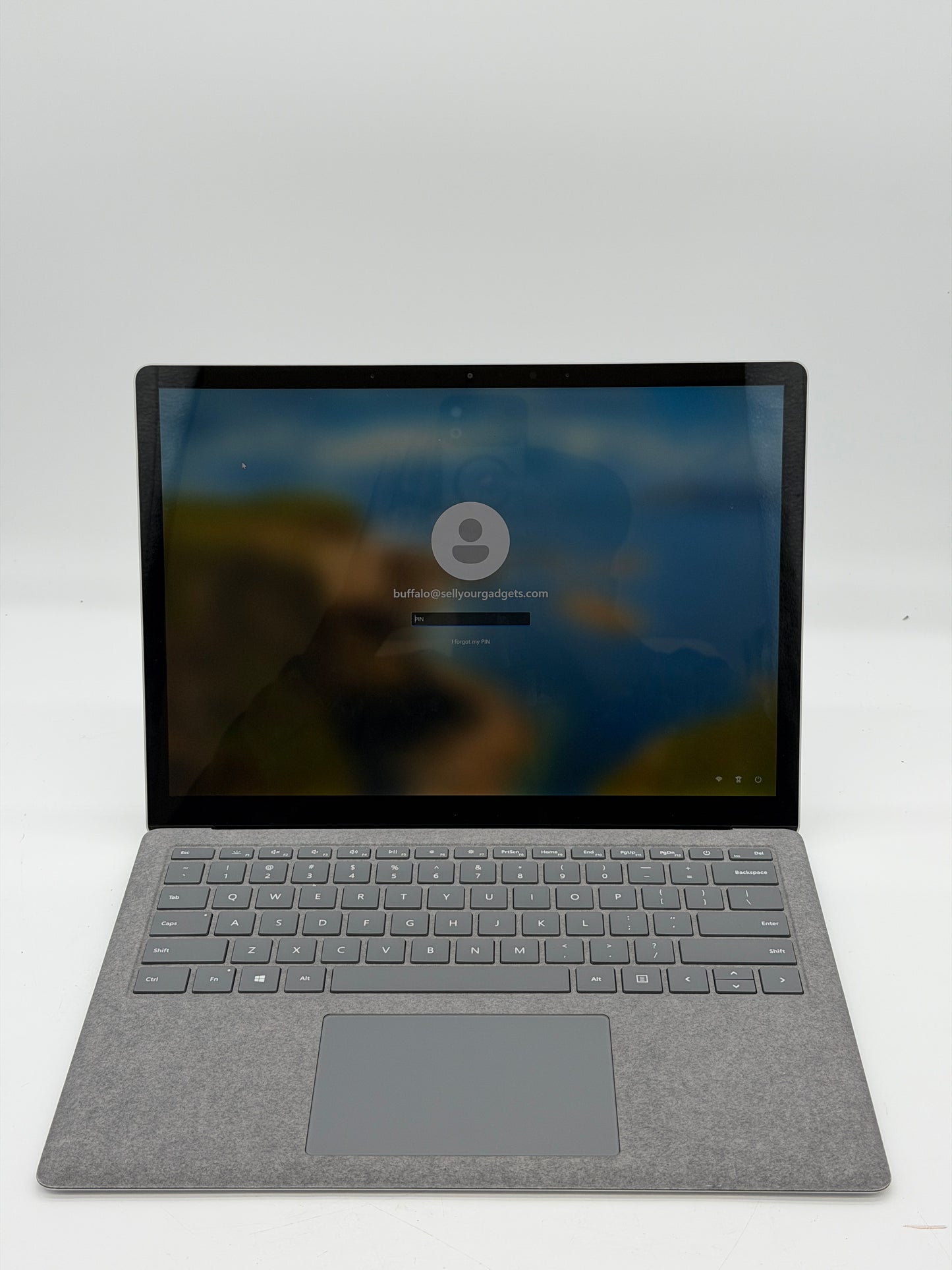 Microsoft Surface Laptop 4 13.5" AMD Ryzen 5 @4.00GHz 8GB RAM 128GB SSD