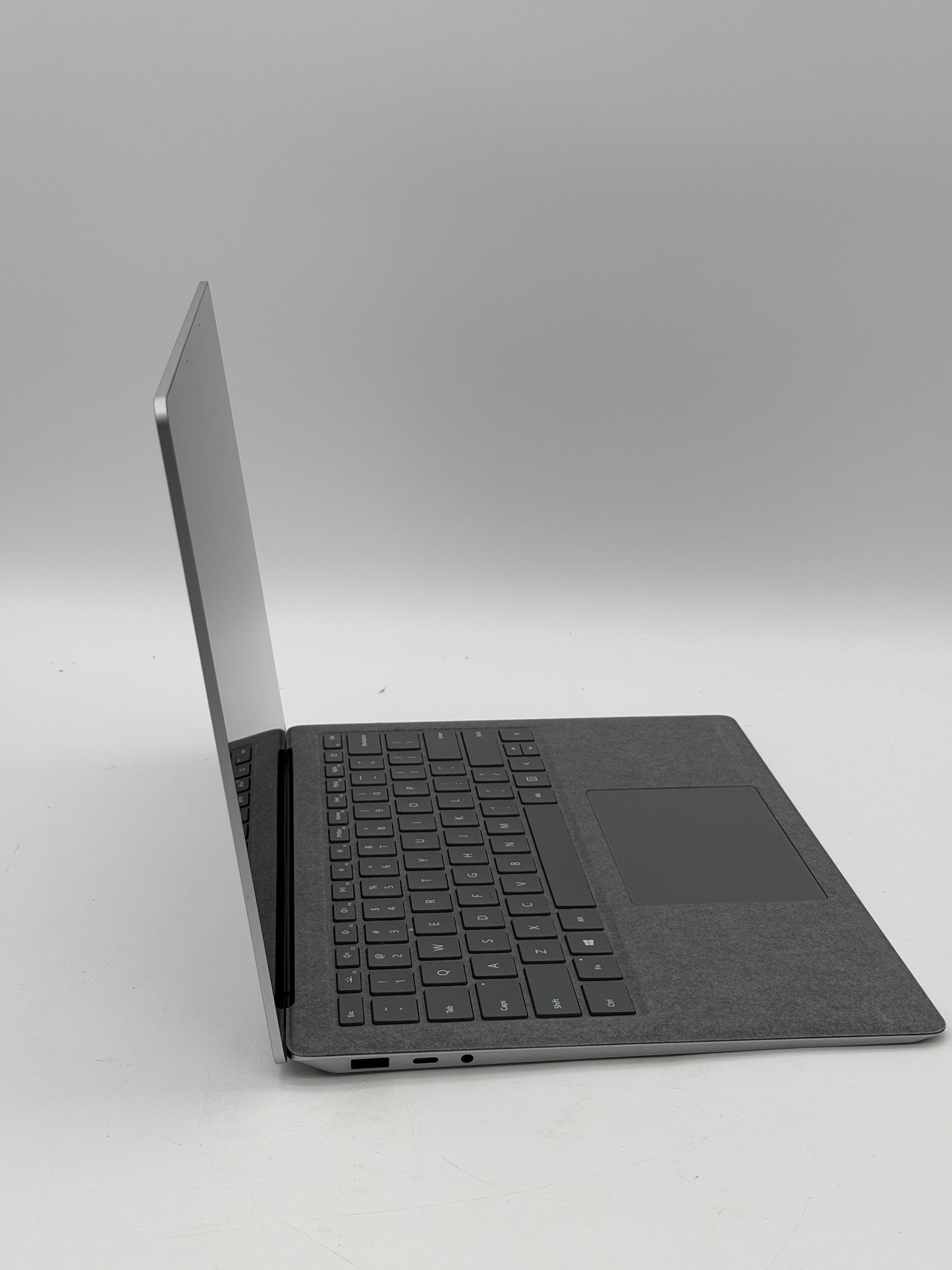 Microsoft Surface Laptop 4 13.5" AMD Ryzen 5 @4.00GHz 8GB RAM 128GB SSD