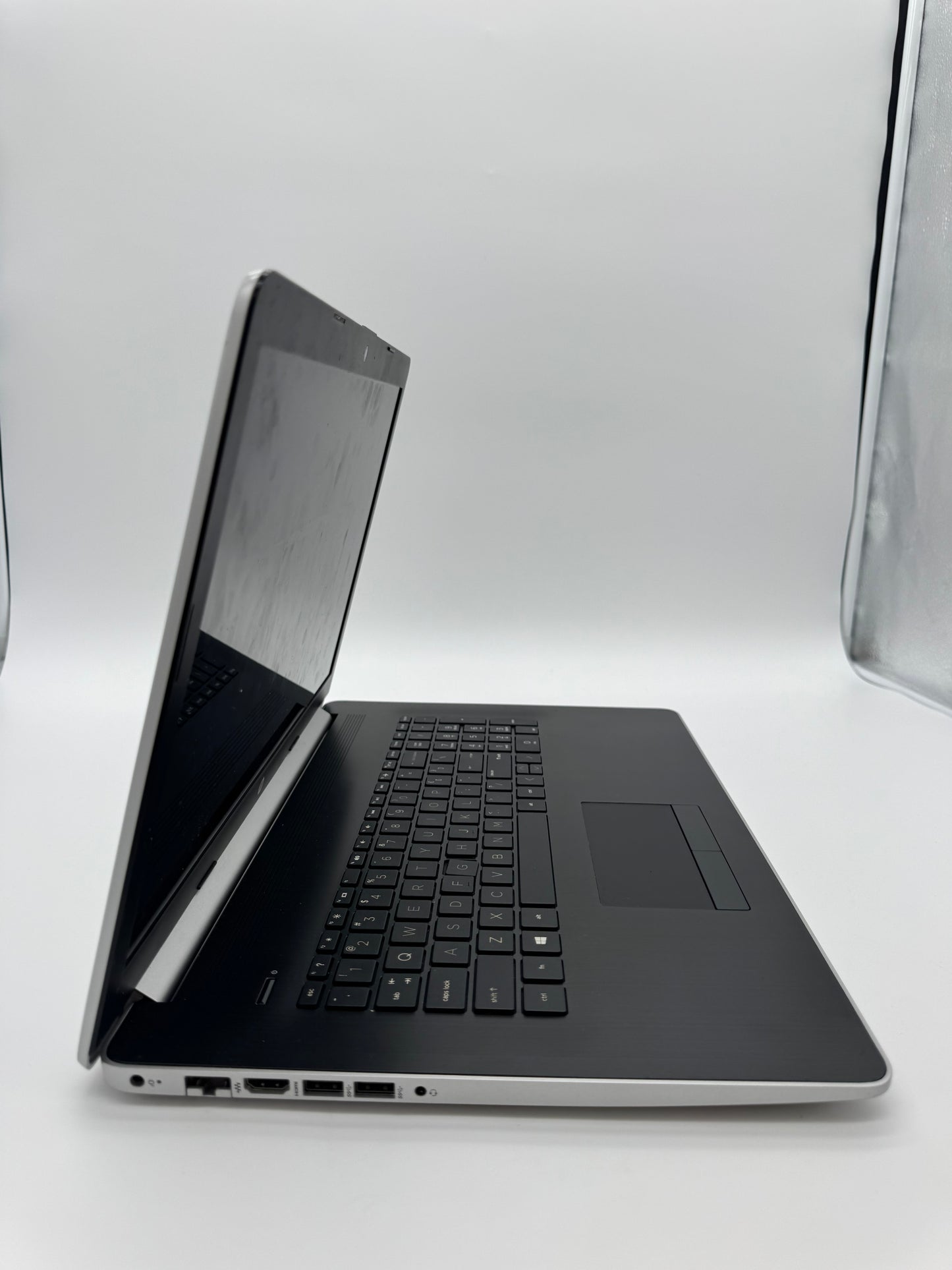 HP 17-z-ca000 Laptop 1TB 17-inch AMD A9 8GB Gray. (Parts Only)