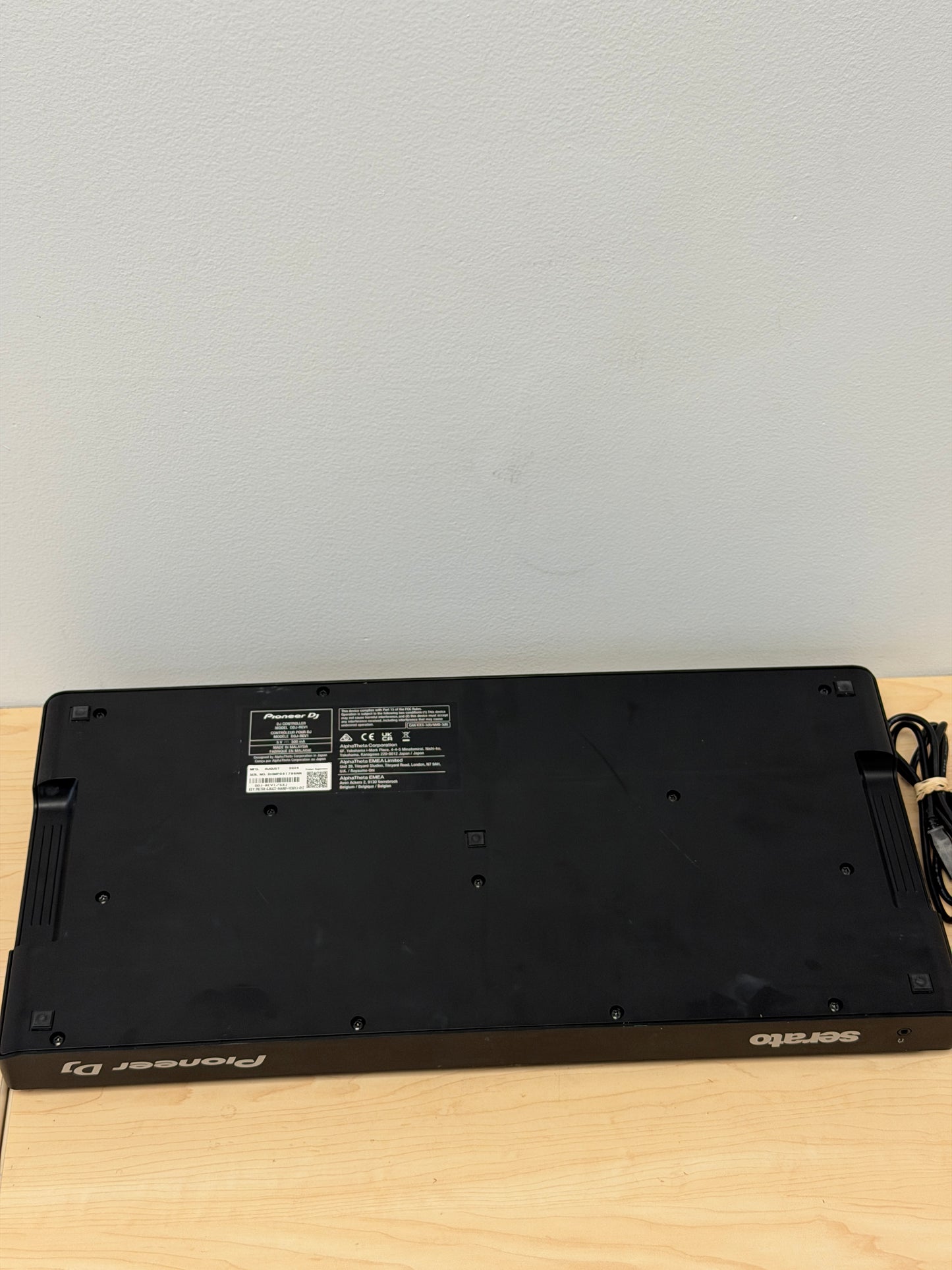 Pioneer DJ DDJ-REV1 2-Deck Serato DJ Controller
