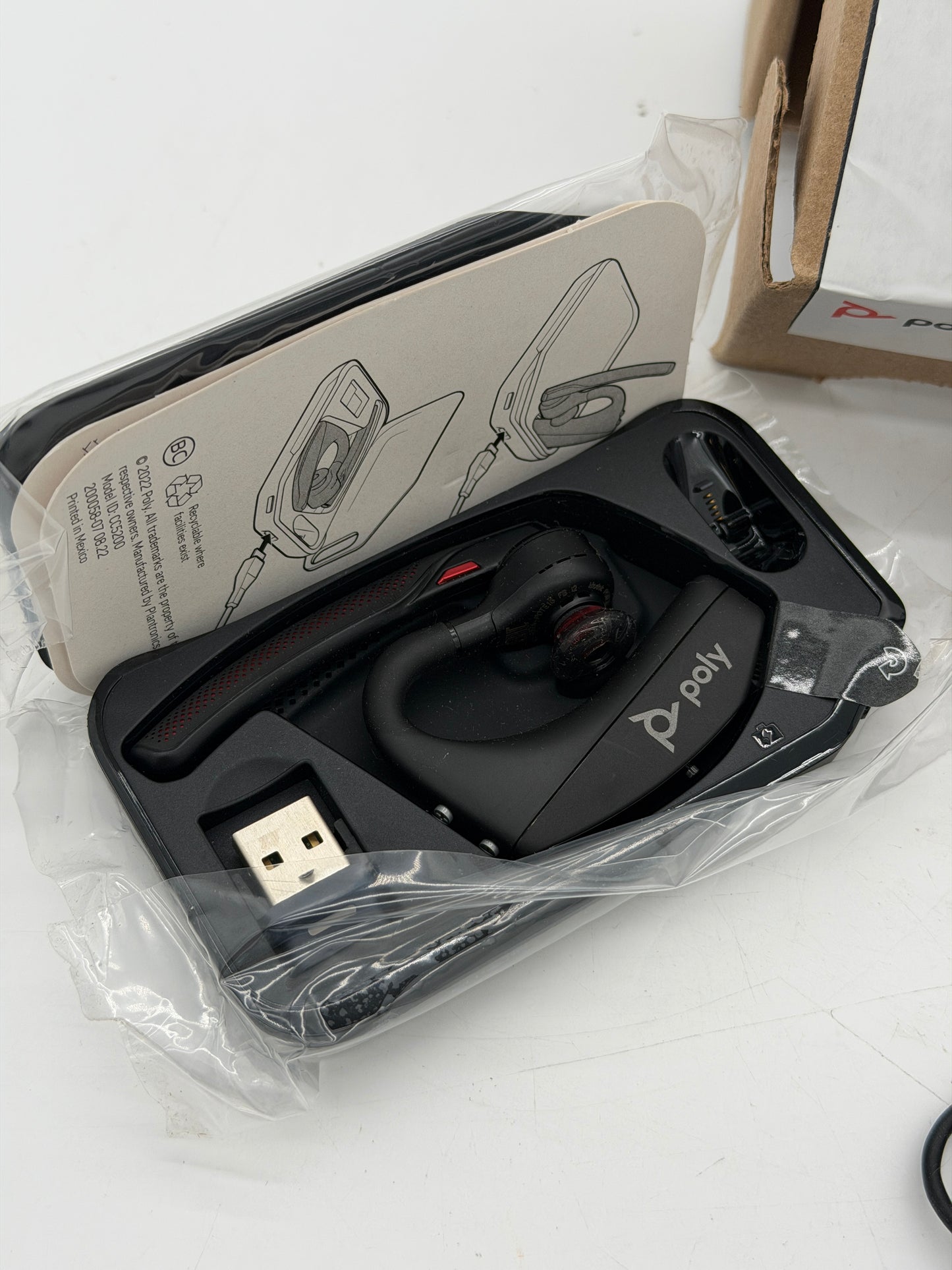 Voyager 5200 UC Plantronics by Poly Wireless Headset/Charging Case 206110-102