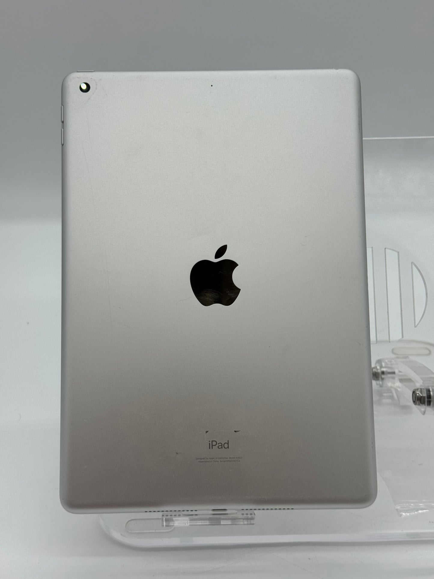 Apple iPad (9th Gen) A2602 - Gray - 64GB - Broken Screen