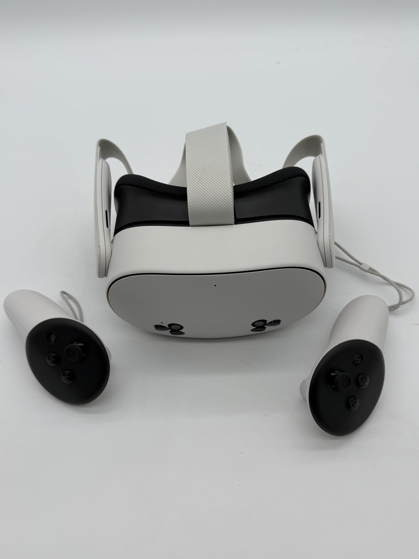 Oculus Quest 3S 128GB White Video Game System -