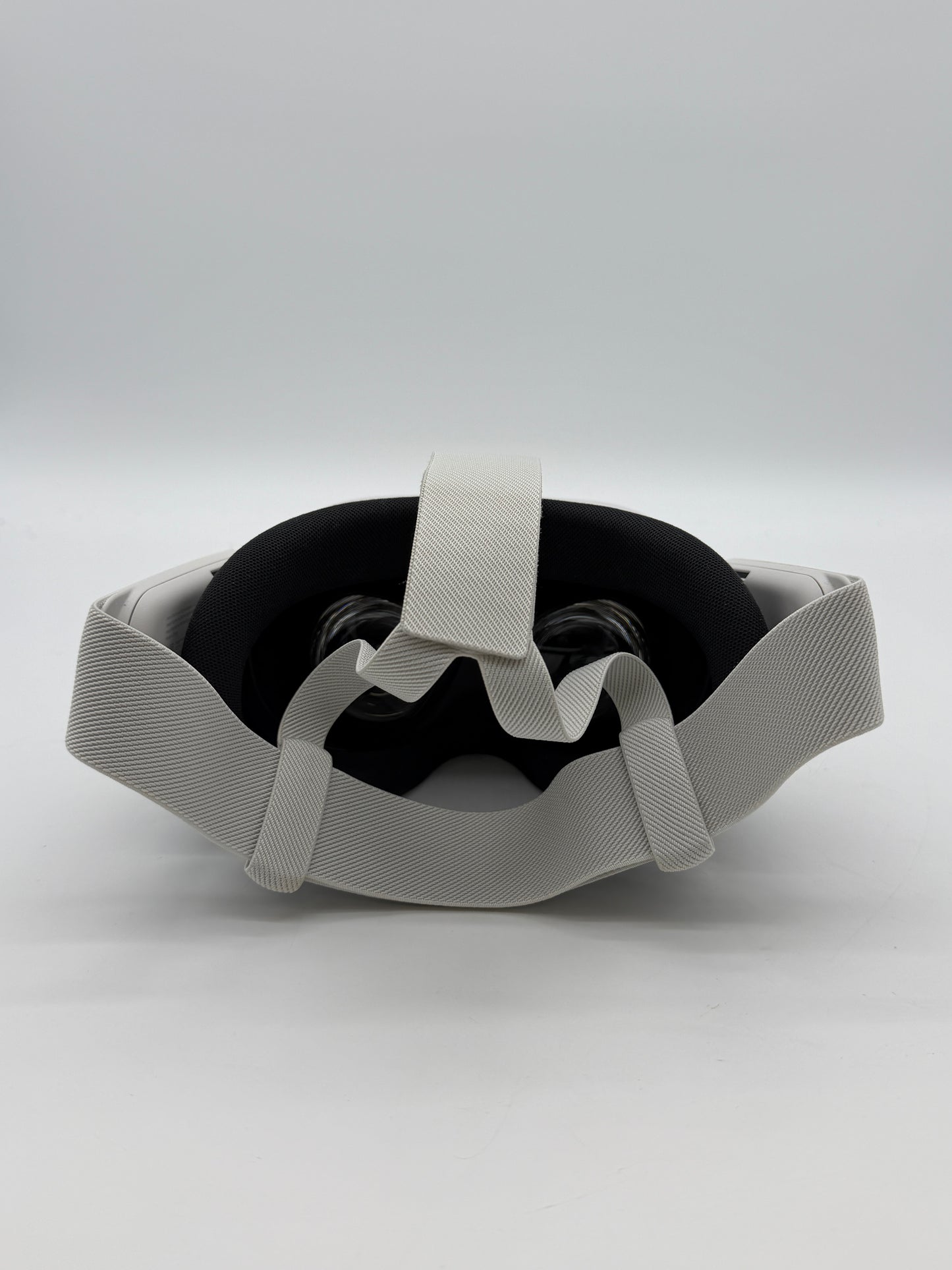 Oculus Quest 3S 128GB White Video Game System -