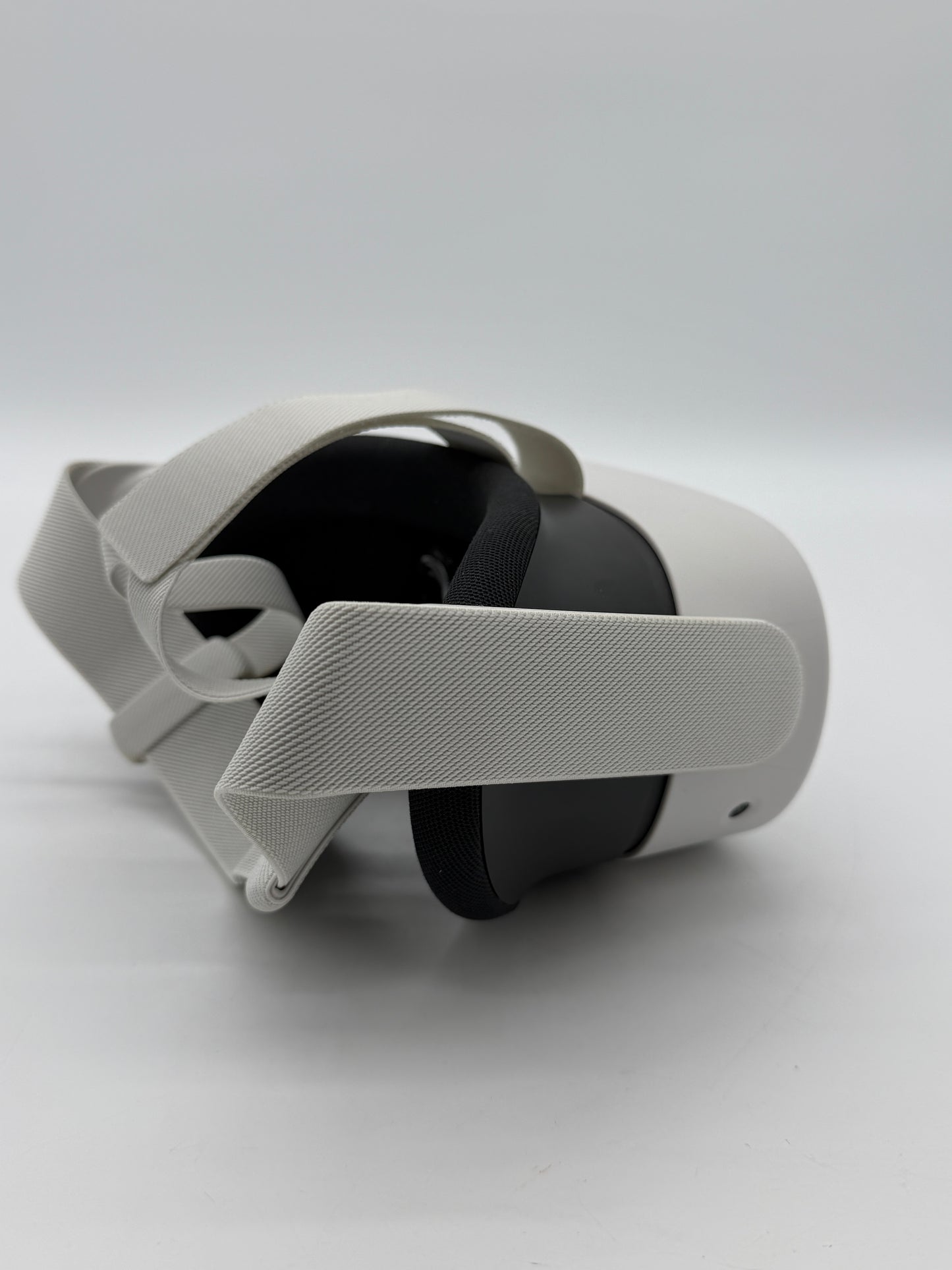Oculus Quest 3S 128GB White Video Game System -