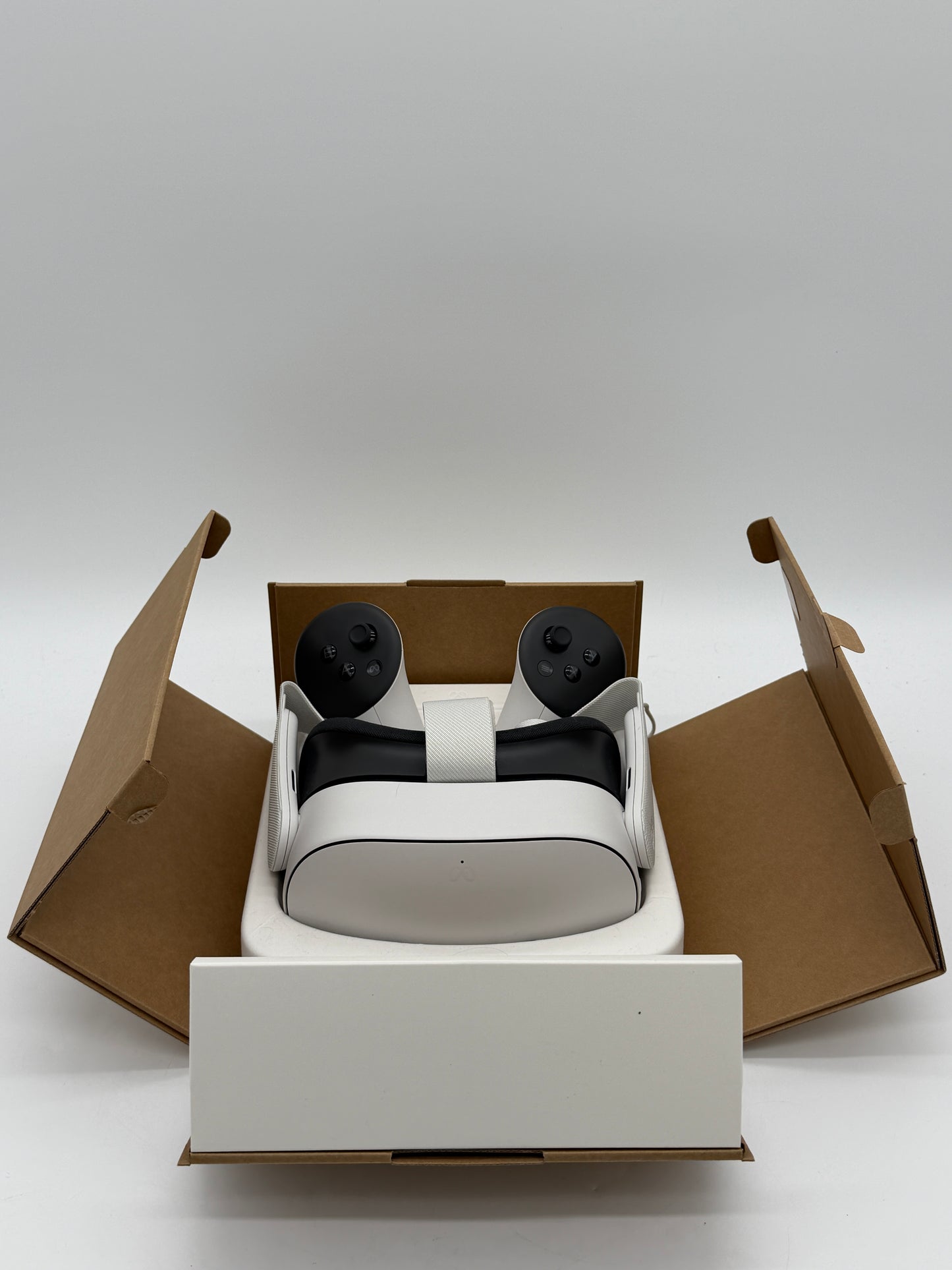 Oculus Quest 3S 128GB White Video Game System -