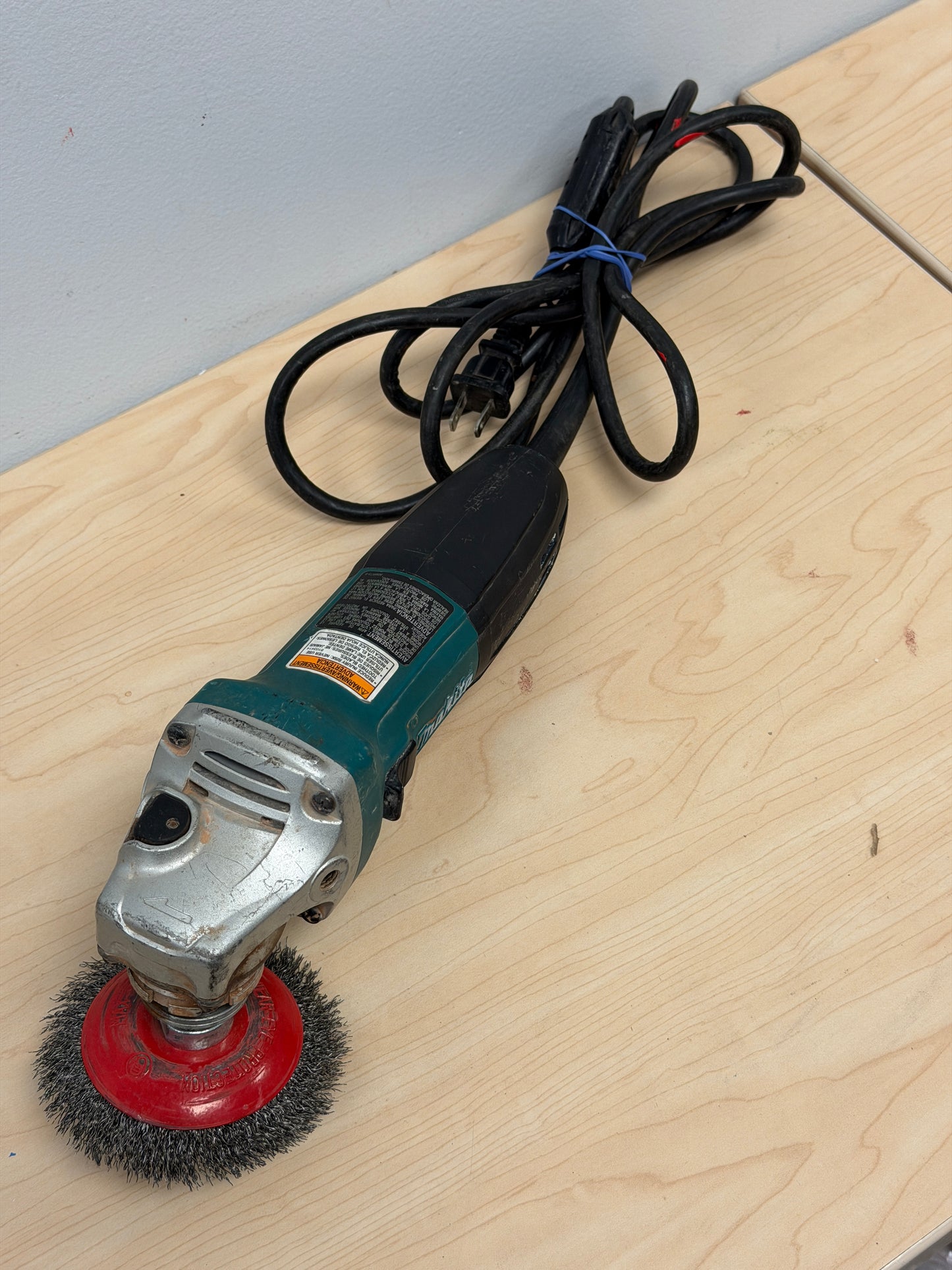 Makita GA4030 4" Corded Angle Grinder Used Tested & Working