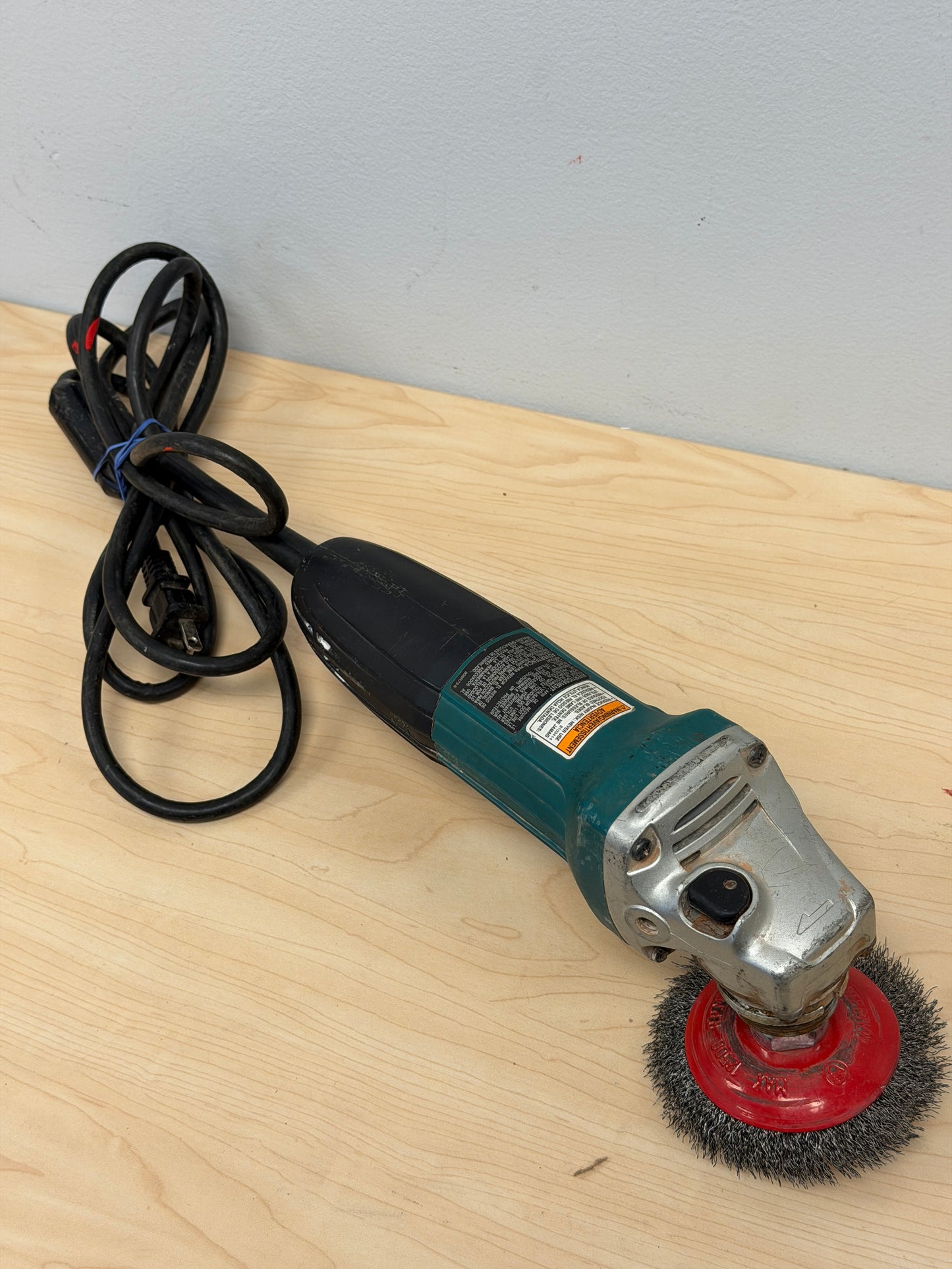 Makita GA4030 4" Corded Angle Grinder Used Tested & Working