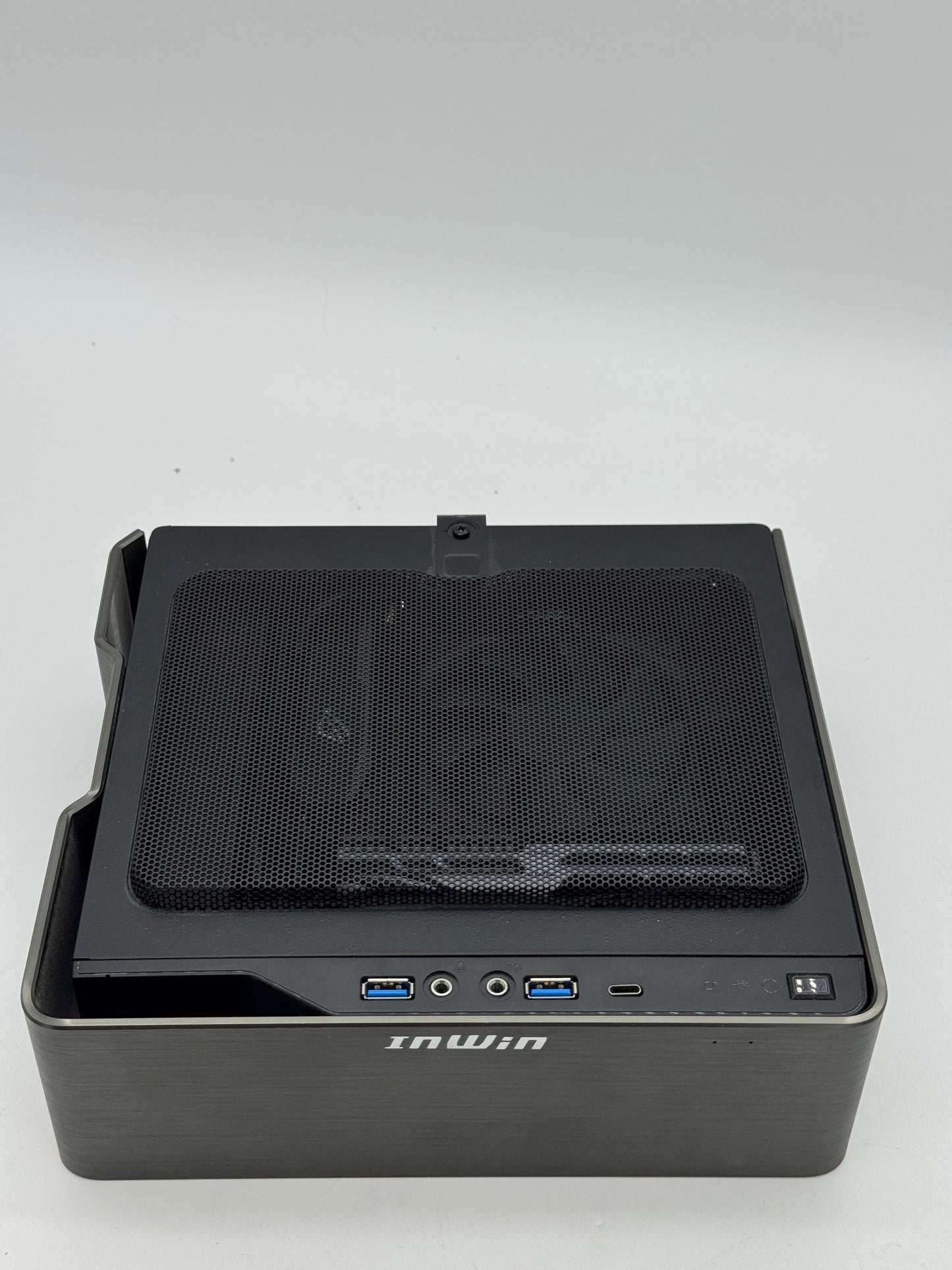 Mini ITX PC Ryzen 5700G Asus ROG Strix x570 64GB of Trident Z DDR4 RAM  Noctua NH-L-9a-AM4 cooler Integrated graphics on the 5700g
