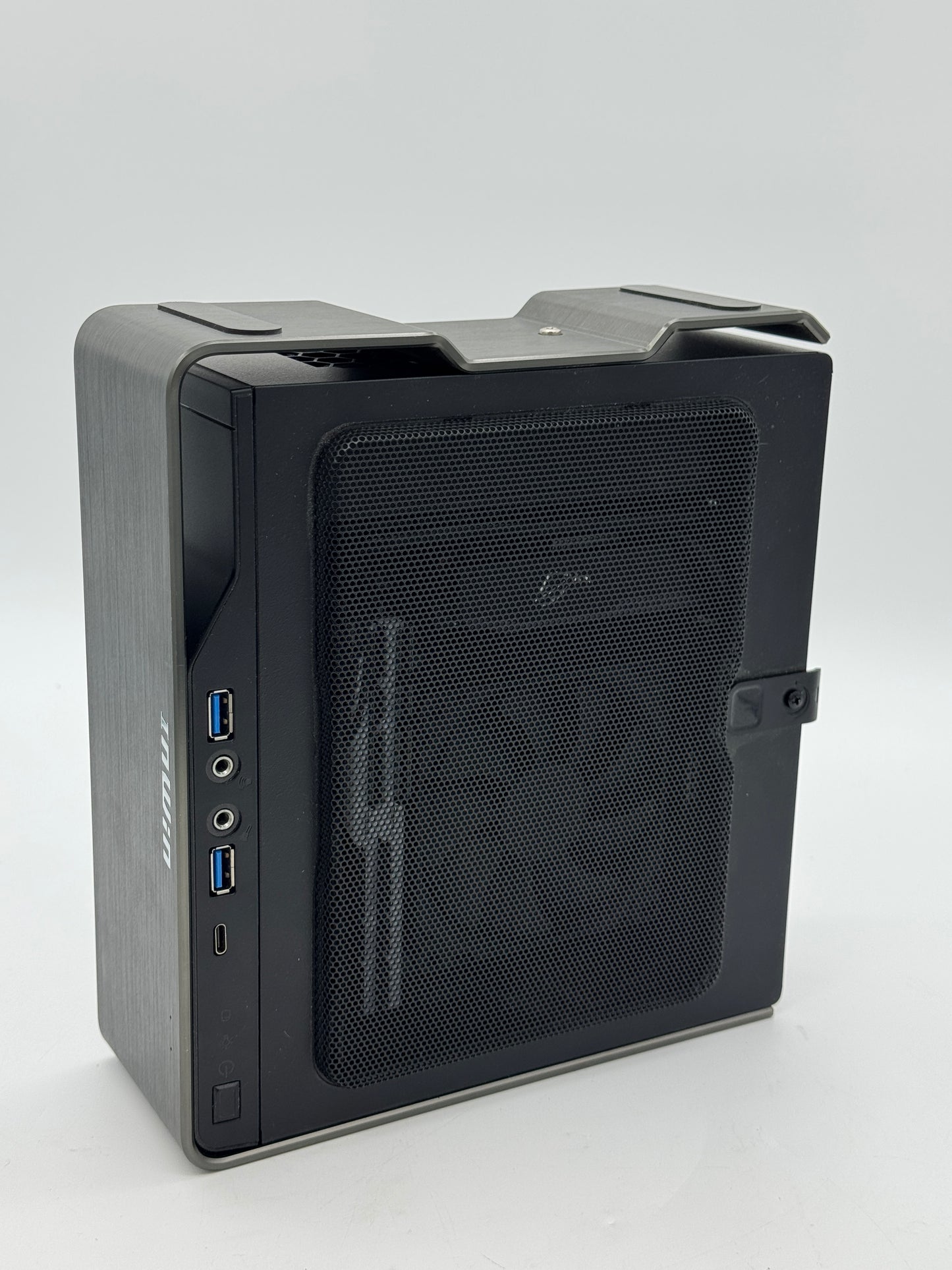 Mini ITX PC Ryzen 5700G Asus ROG Strix x570 64GB of Trident Z DDR4 RAM  Noctua NH-L-9a-AM4 cooler Integrated graphics on the 5700g