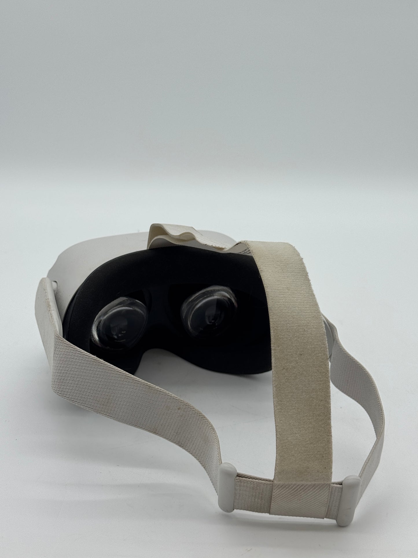 Oculus Quest 2 VR Headset 128GB White Used - Includes 2 Controllers