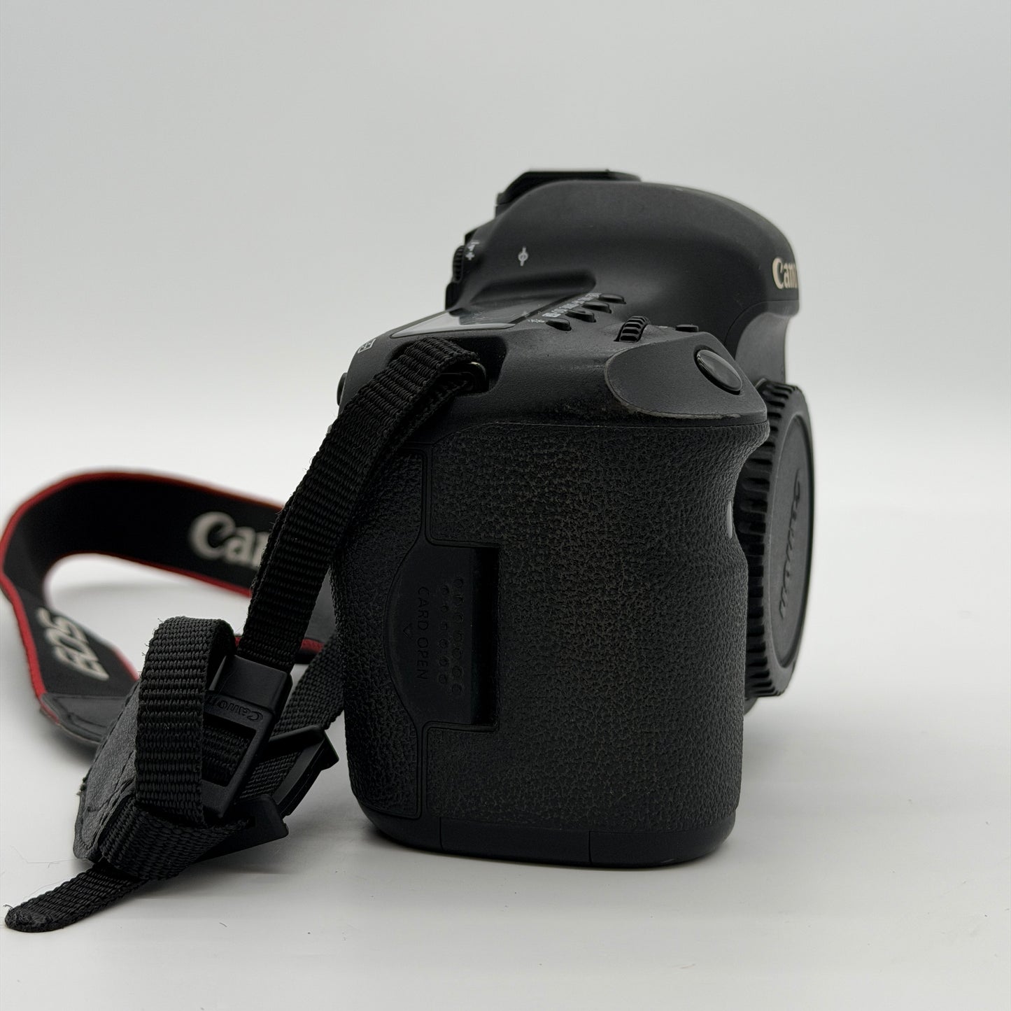 Canon EOS 5D Mark III Digital SLR Camera - Black (Body Only+1 battery and wall charger)