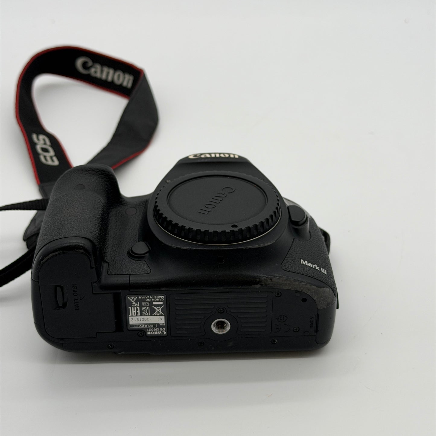 Canon EOS 5D Mark III Digital SLR Camera - Black (Body Only+1 battery and wall charger)