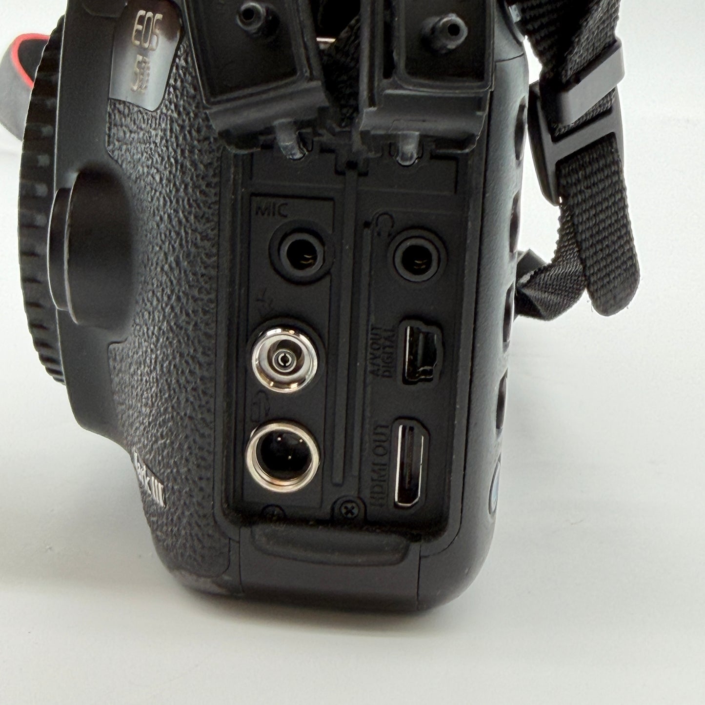 Canon EOS 5D Mark III Digital SLR Camera - Black (Body Only+1 battery and wall charger)