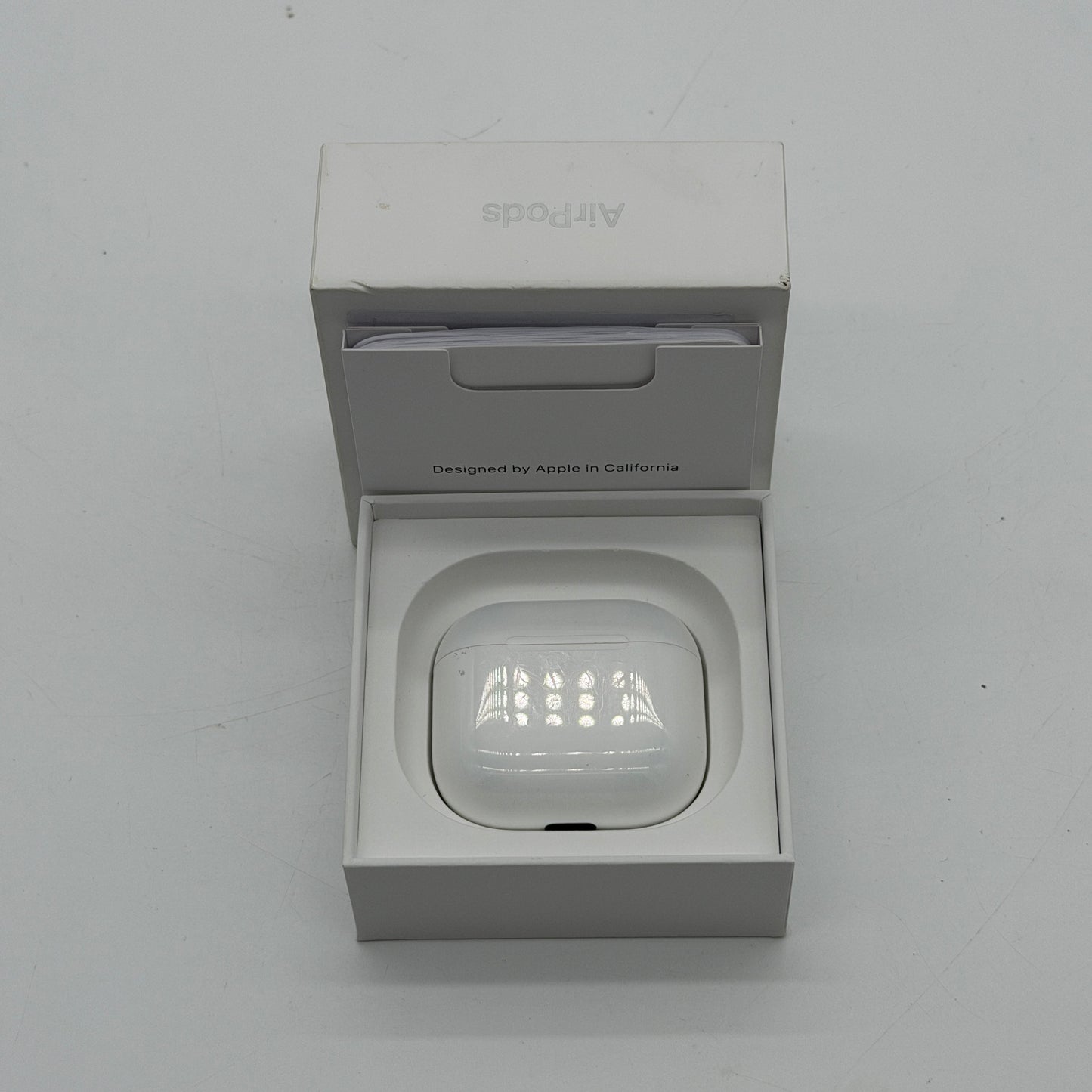 Apple AirPods 4 Wireless Bluetooth Earbuds MXP63LL/A 2024 4th Gen - Excellent