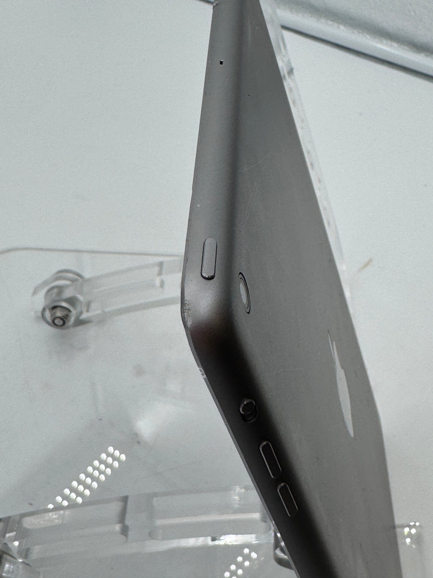 Apple iPad Air (1st Gen) A1474 16GB Space Gray