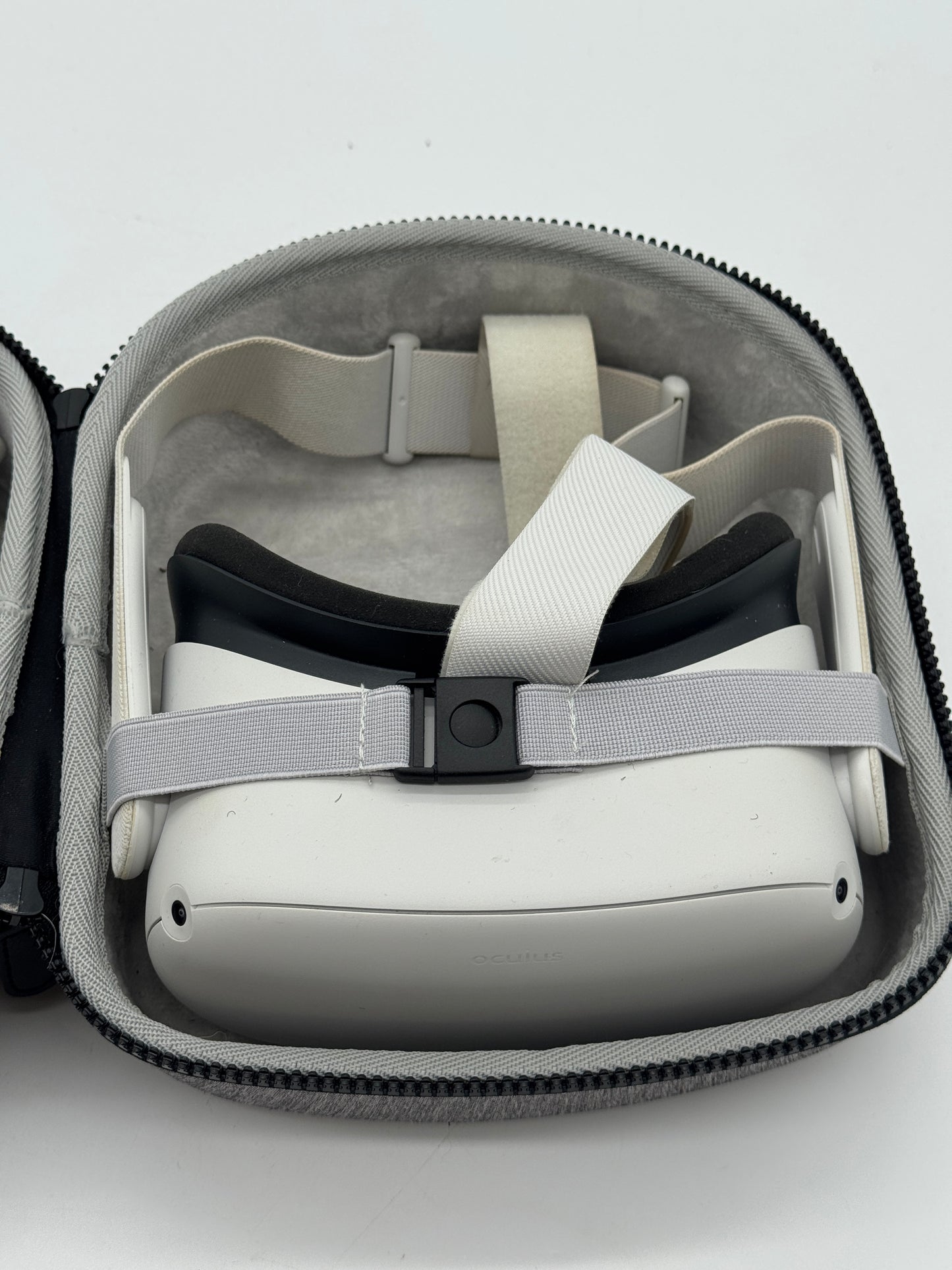 Oculus Quest 2 VR Headset with 2 Controllers (128GB)