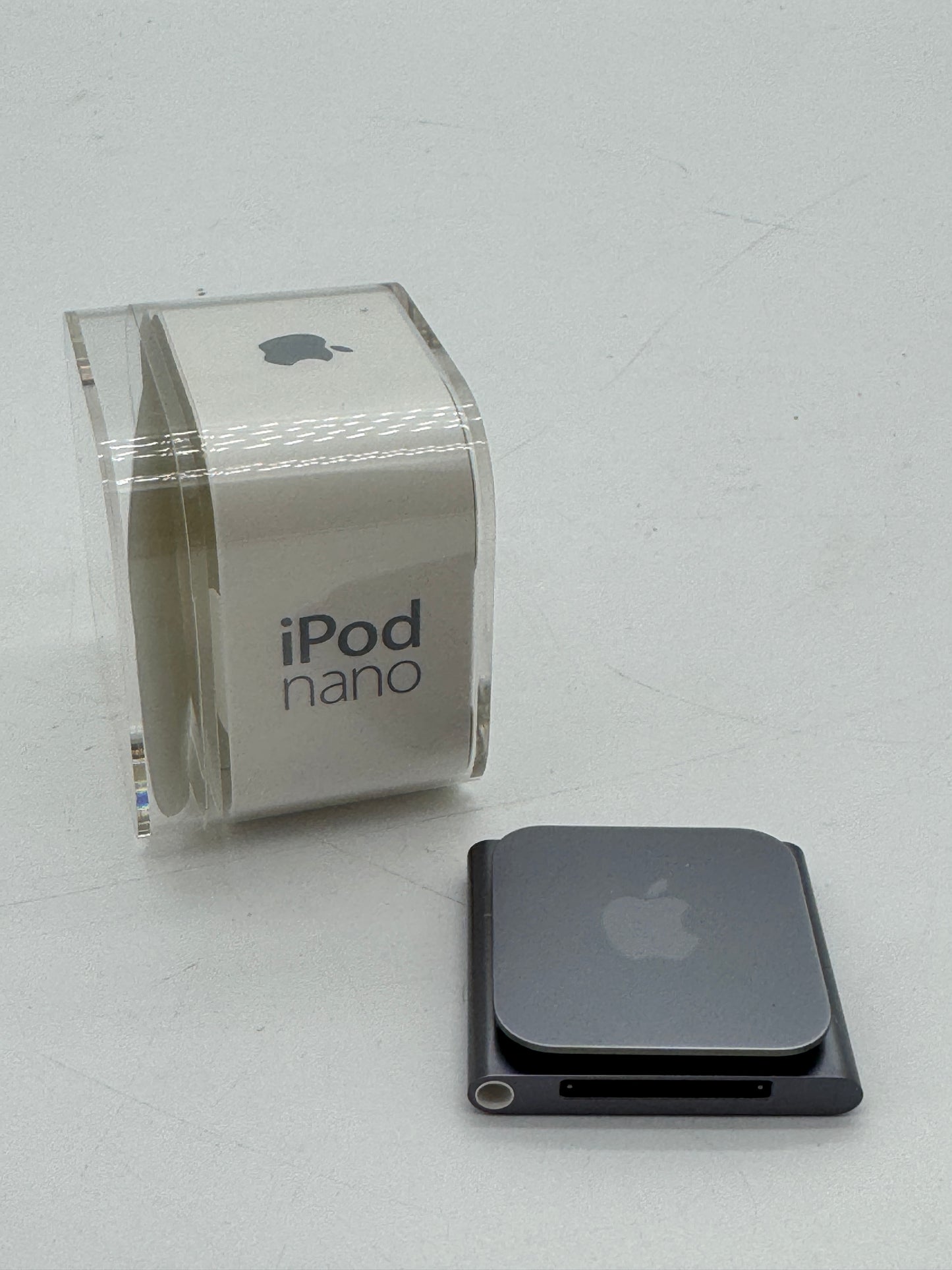 Apple iPod Nano 6th Gen A1366 (2010) - 8GB - Space Gray