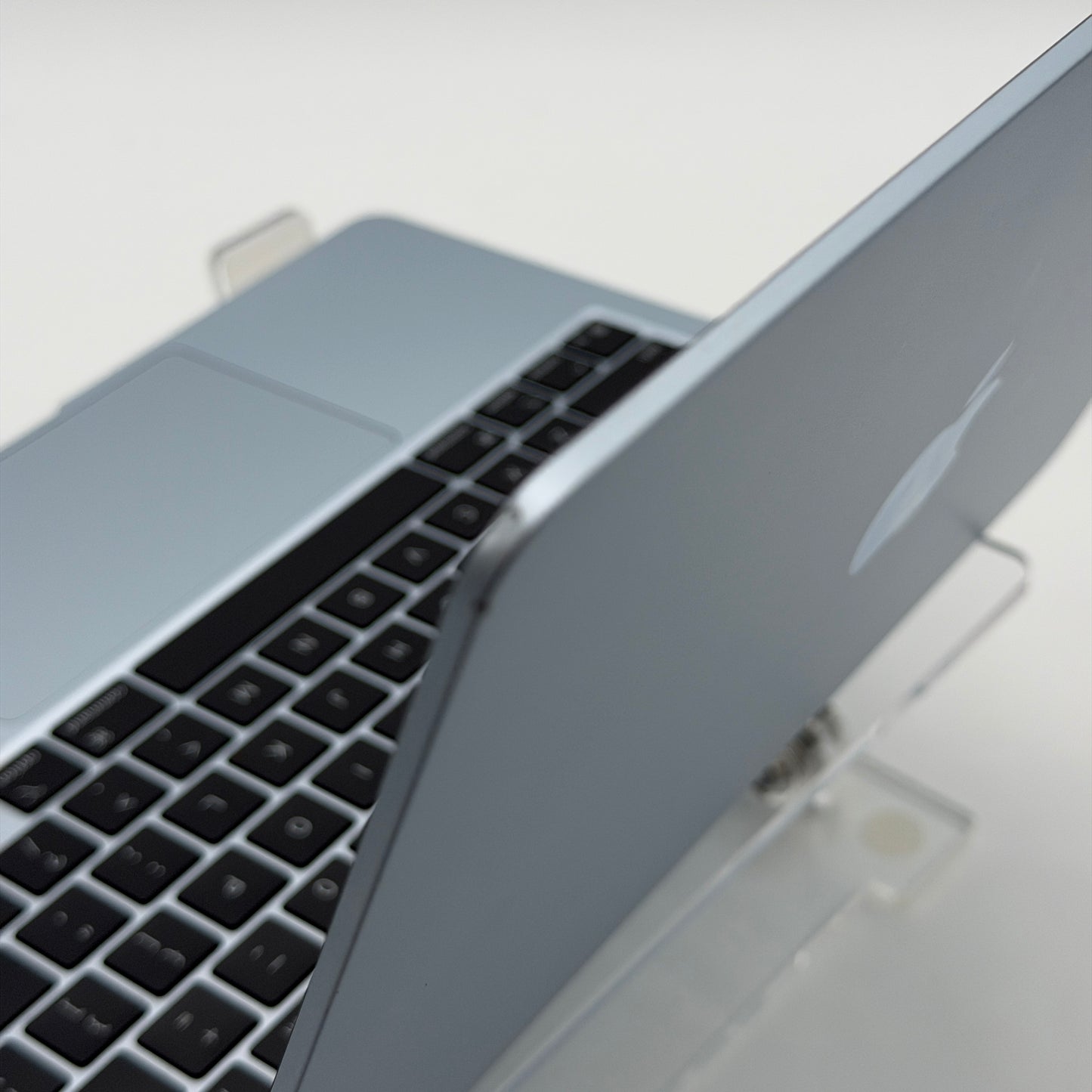 2025 Apple MacBook Air 13.6" M4 10 Core 4.5GHz 16GB RAM 256GB SSD A3240