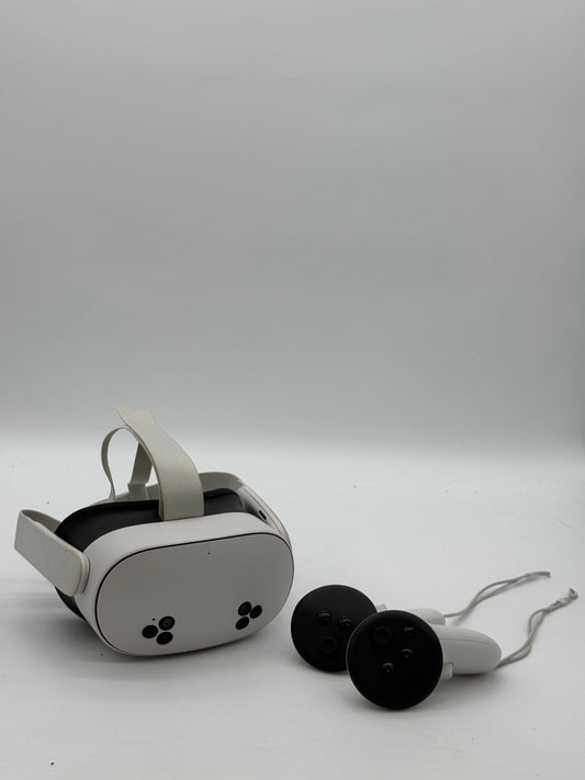 Oculus Quest 3S 128GB White Used Video Game System with 2 Controllers