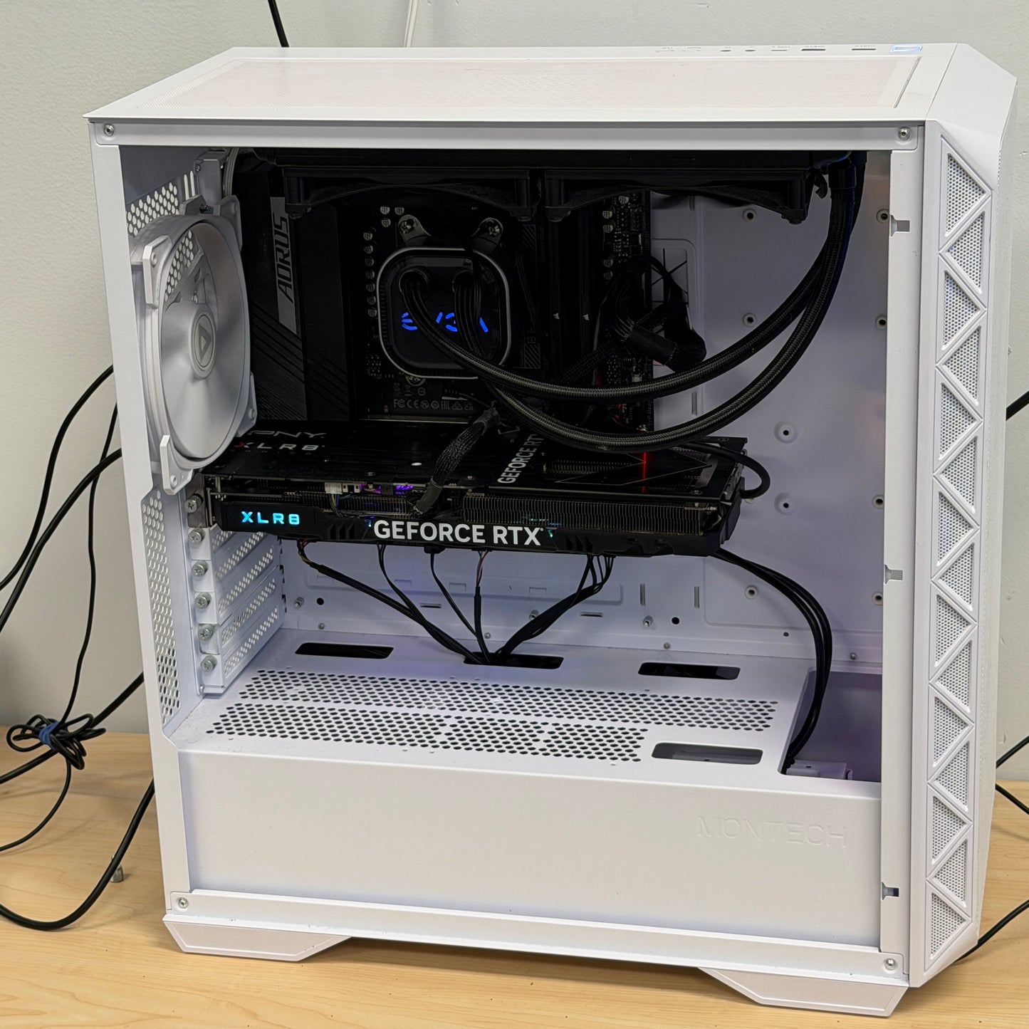 Gigabyte Aorus B650 Elite AX/&nbsp;AMD Ryzen 5 7600X3D 6-Core 12-Thread Socket AM5 CPU