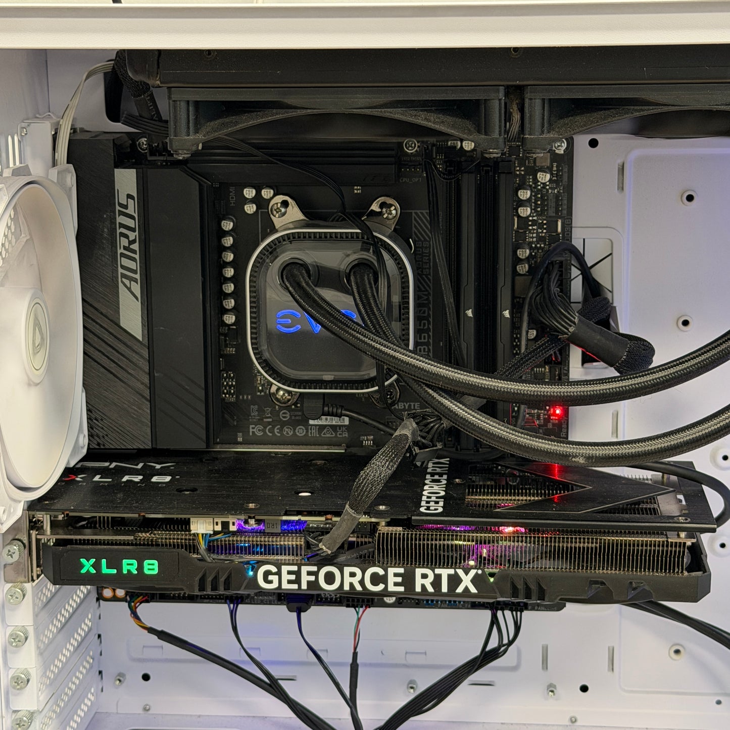 Gigabyte Aorus B650 Elite AX/&nbsp;AMD Ryzen 5 7600X3D 6-Core 12-Thread Socket AM5 CPU