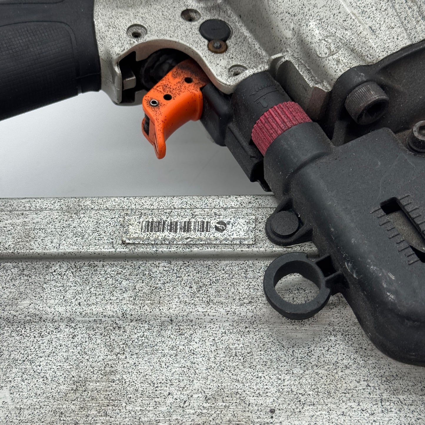 MaX Superframer Pneumatic 34-Degree Clipped Head Framing Nailer