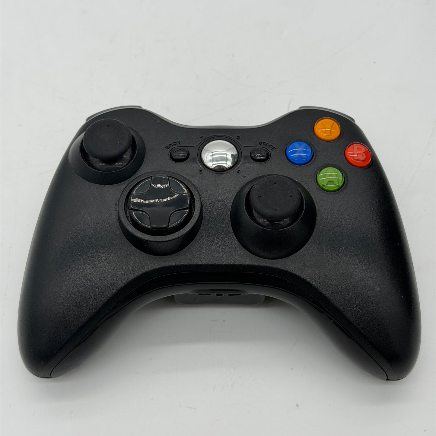 Microsoft Xbox 360 S 200GB Console - Black (1439) with power & original controller