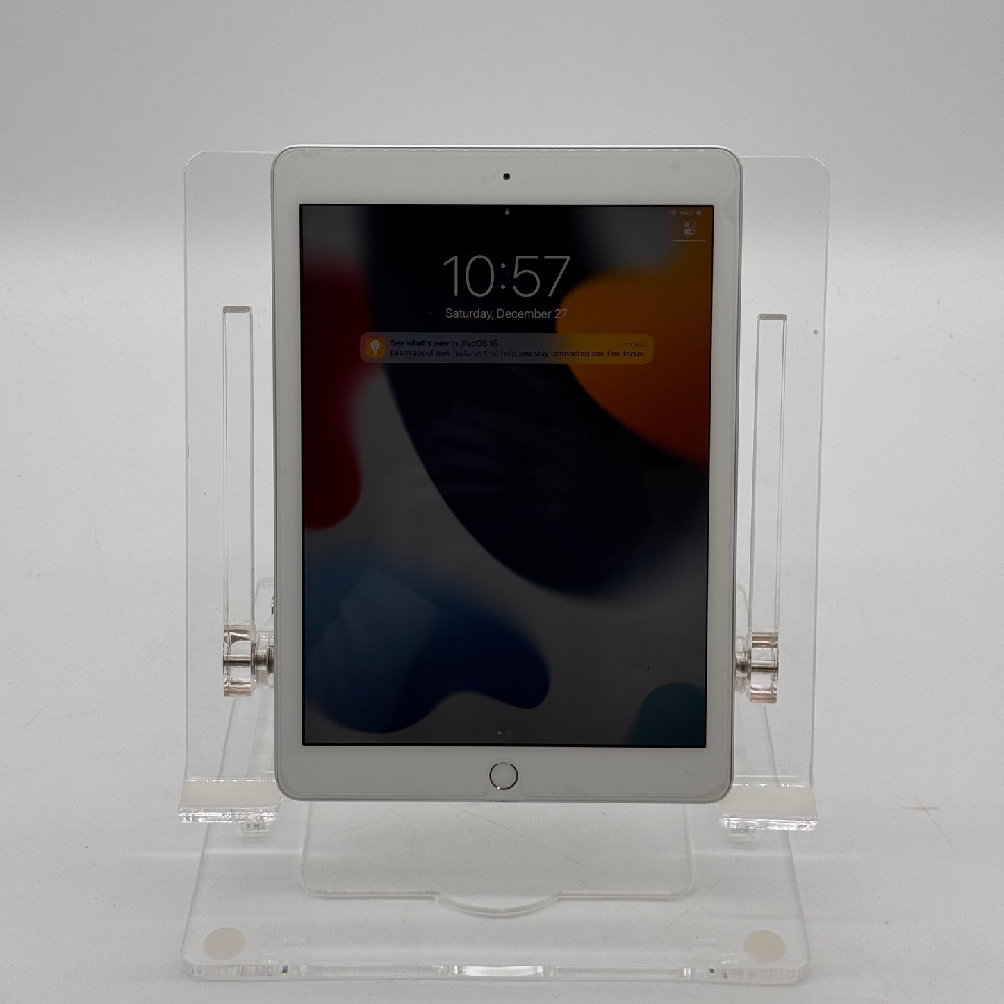 Apple iPad (5th Gen) A1822 - 32GB - 9.7" - WiFi - White