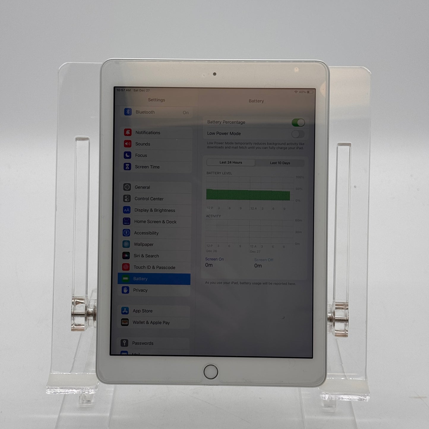 Apple iPad (5th Gen) A1822 - 32GB - 9.7" - WiFi - White
