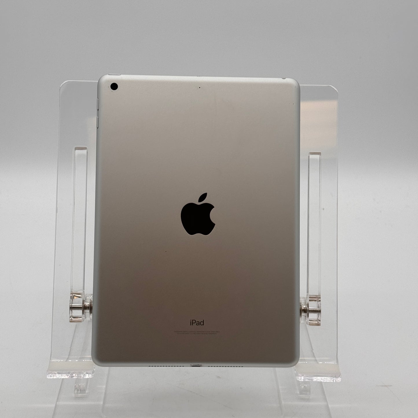 Apple iPad (5th Gen) A1822 - 32GB - 9.7" - WiFi - White