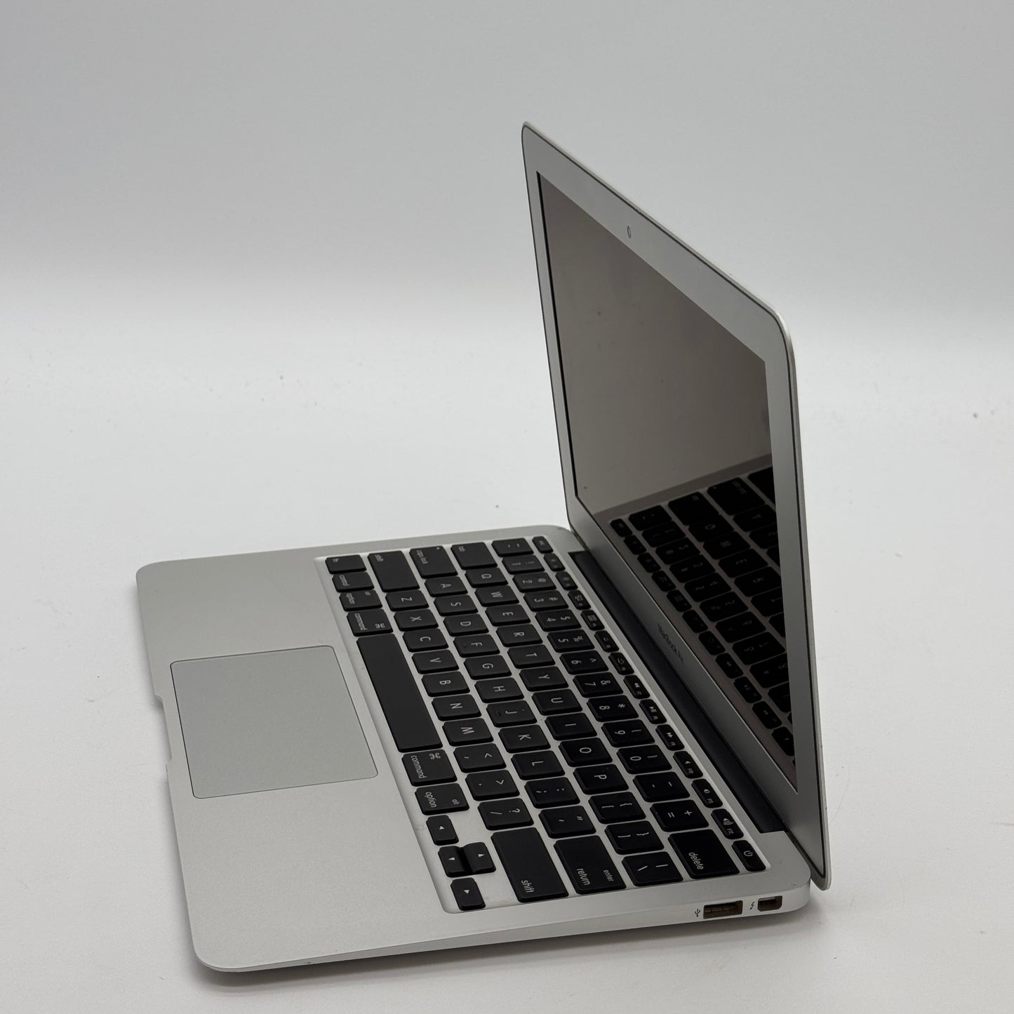 Apple MacBook Air 11-inch A1465 2015 Core i3 4GB RAM 128GB Silver Broken