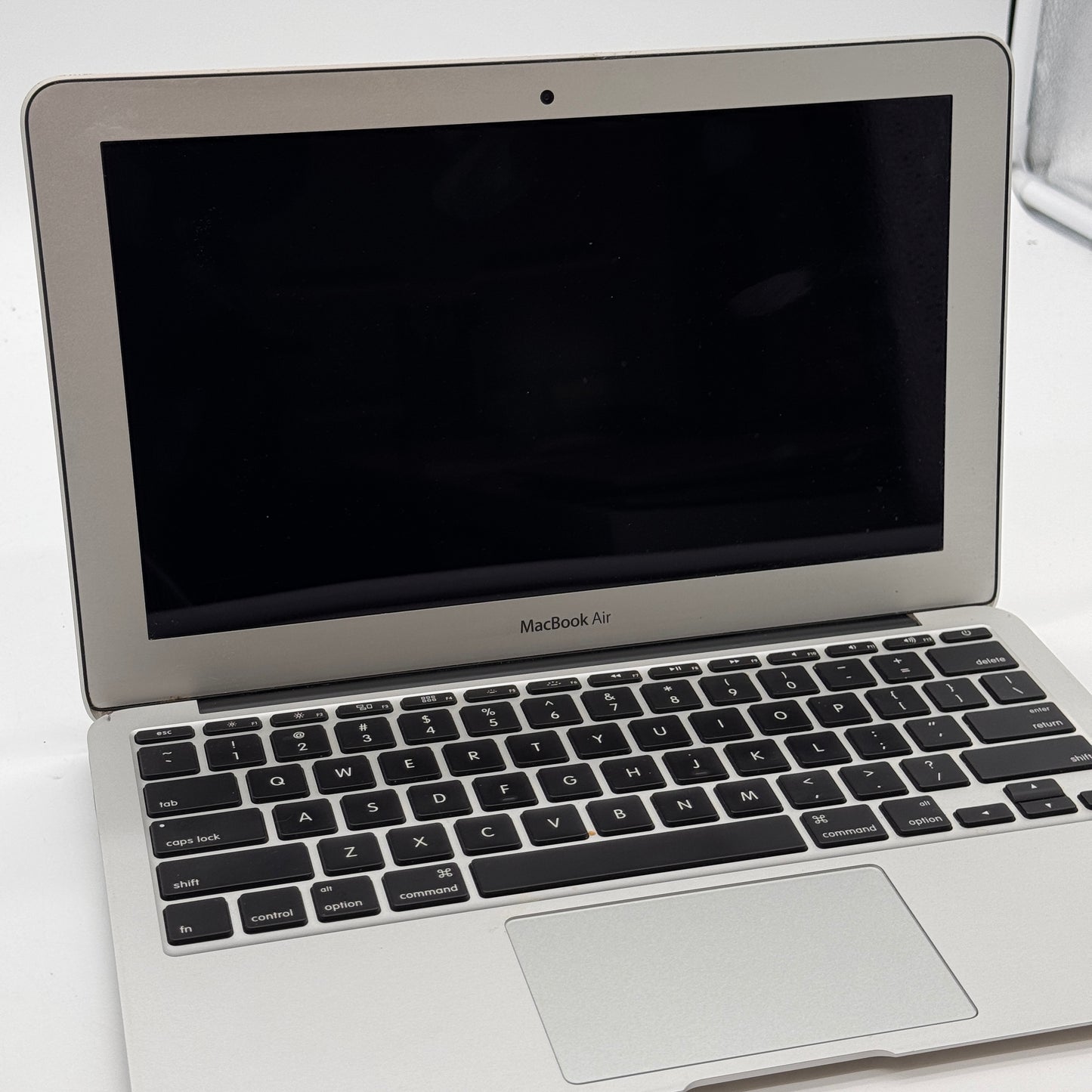 Apple MacBook Air 11-inch A1465 2015 Core i3 4GB RAM 128GB Silver Broken