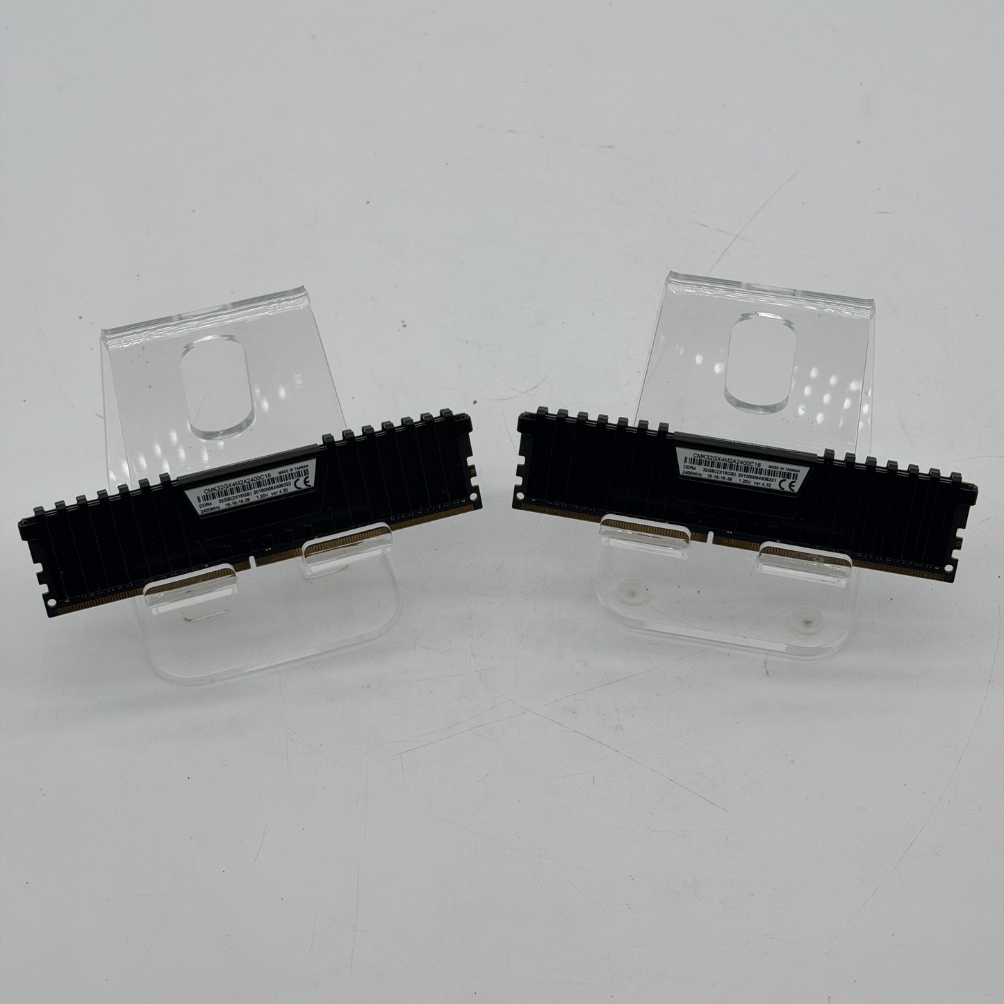 Corsair Vengeance LPX 32GB (2x16GB) DDR4-2400 Memory Ram DIMM CMK32GX4M2A2400C16