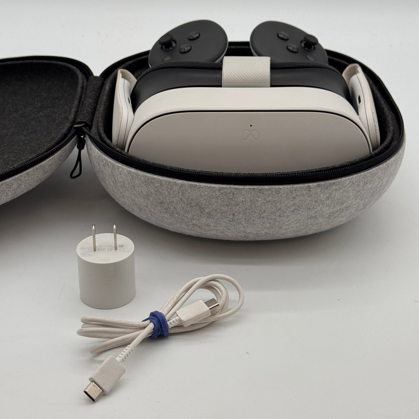 Meta Quest 3S 128GB VR Headset Lightly Used W/ Controllers &amp; Charger