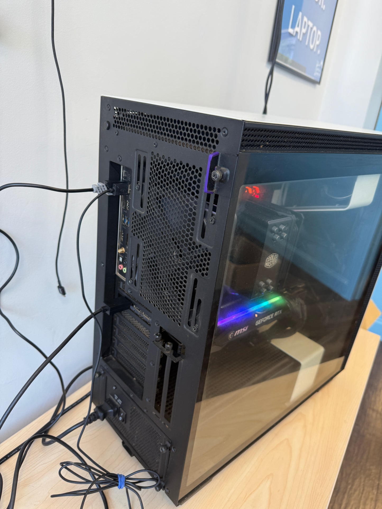 Gaming Desktop PC - Used - GeForce RTX 3060, AMD Ryzen 7, 16GB RAM, 1TB SSD - White