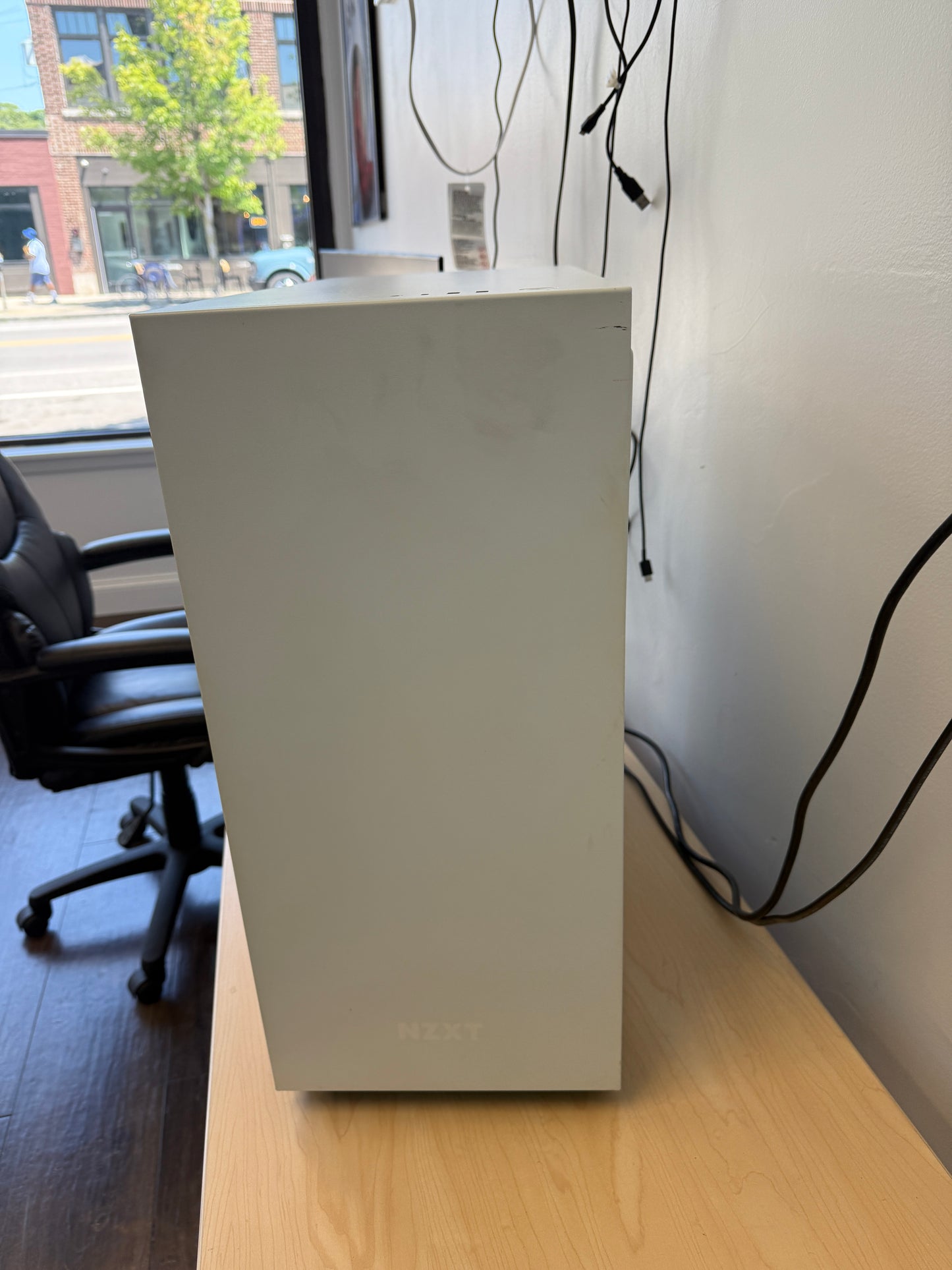 Gaming Desktop PC - Used - GeForce RTX 3060, AMD Ryzen 7, 16GB RAM, 1TB SSD - White