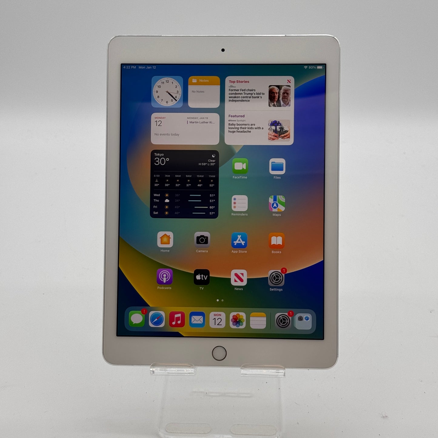 Apple iPad Pro 9.7" A1674 32GB Unlocked Cellular Gray