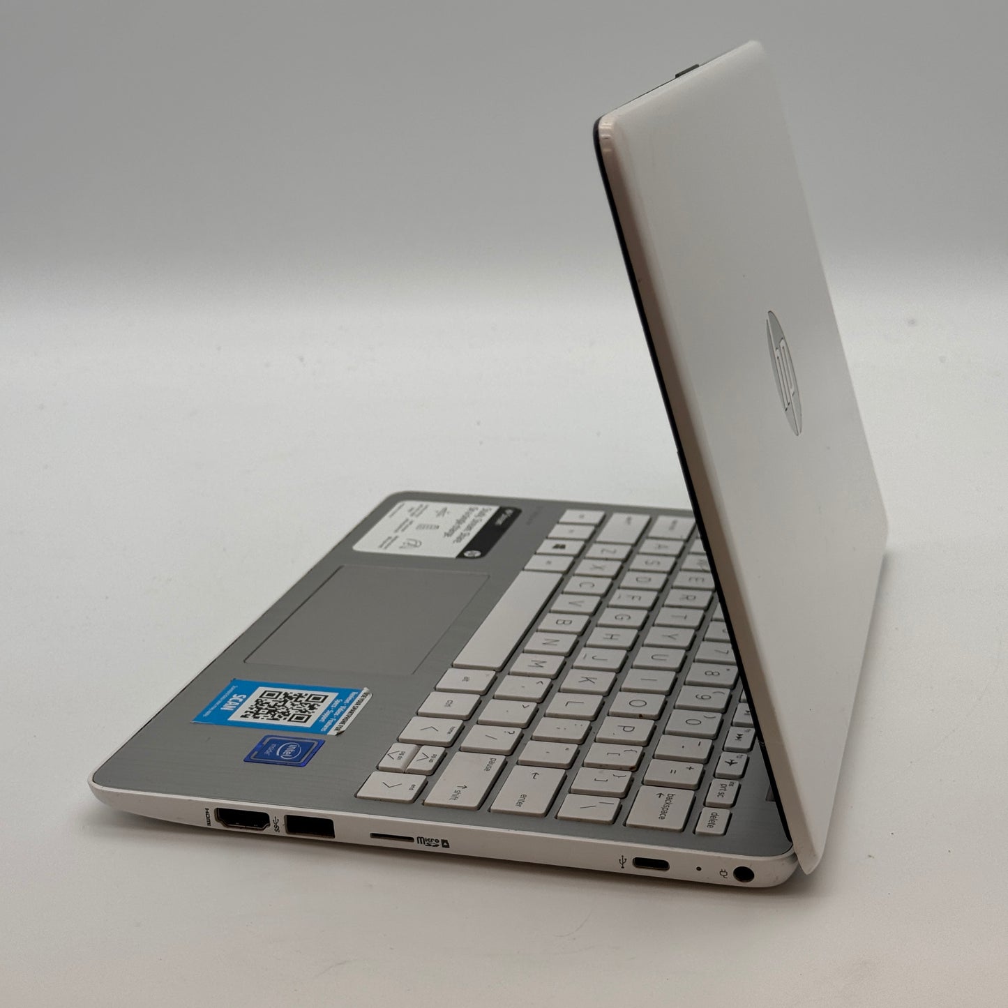 HP Stream Laptop 11-ak0013dx 11 inch Intel Celeron 4GB RAM 64GB Storage White