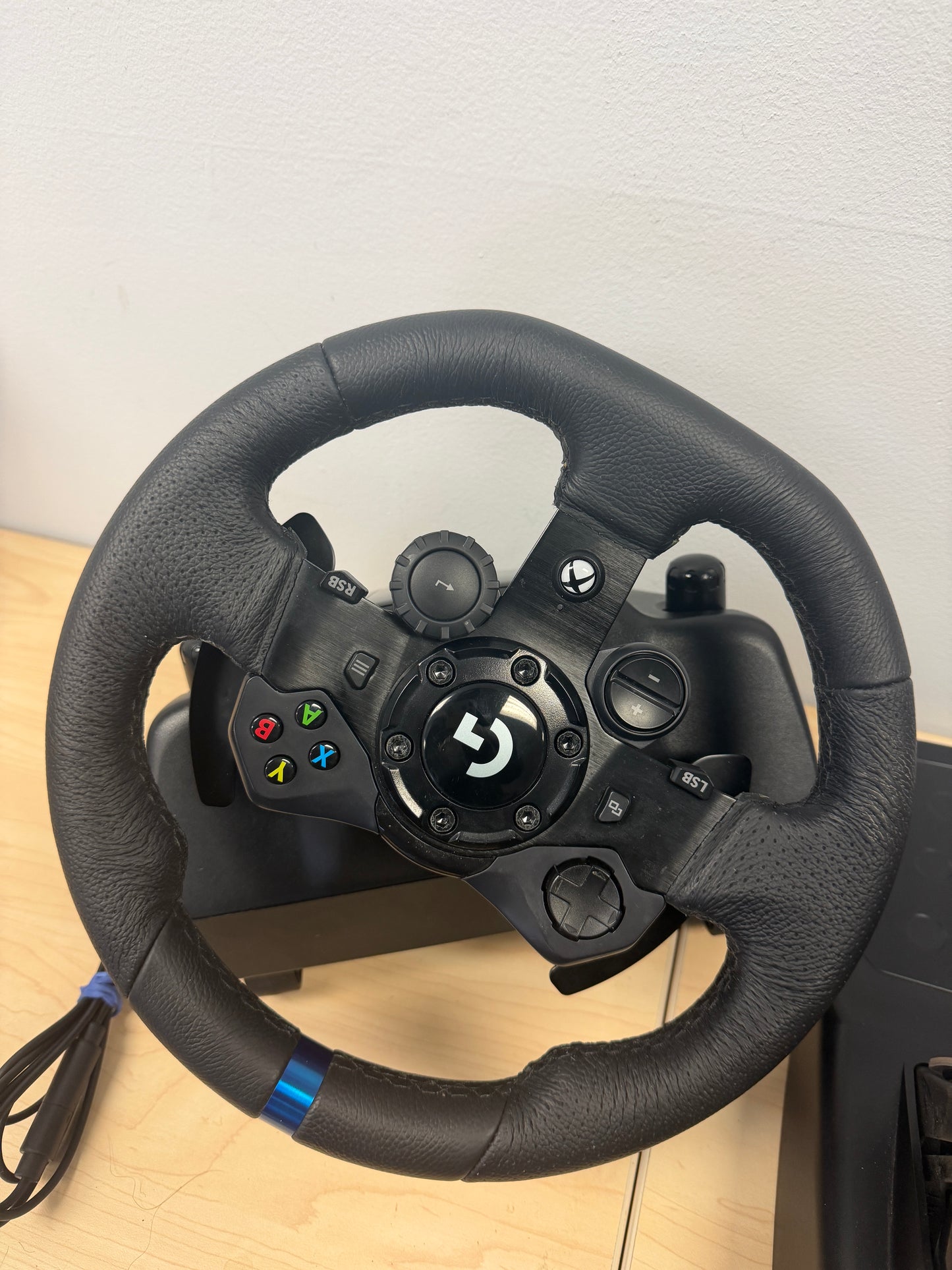Logitech G923 TRUEFORCE Racing Wheel & Pedals - Xbox Series X/One