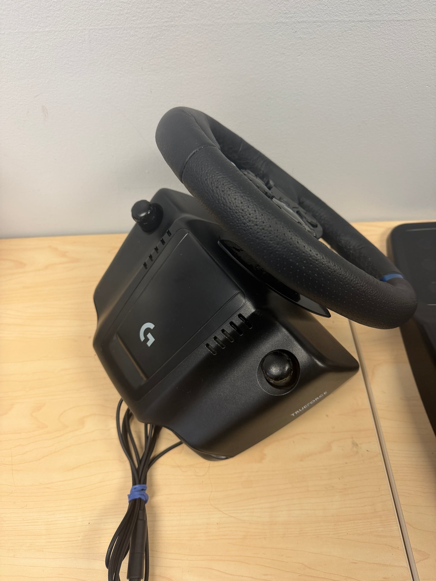 Logitech G923 TRUEFORCE Racing Wheel & Pedals - Xbox Series X/One