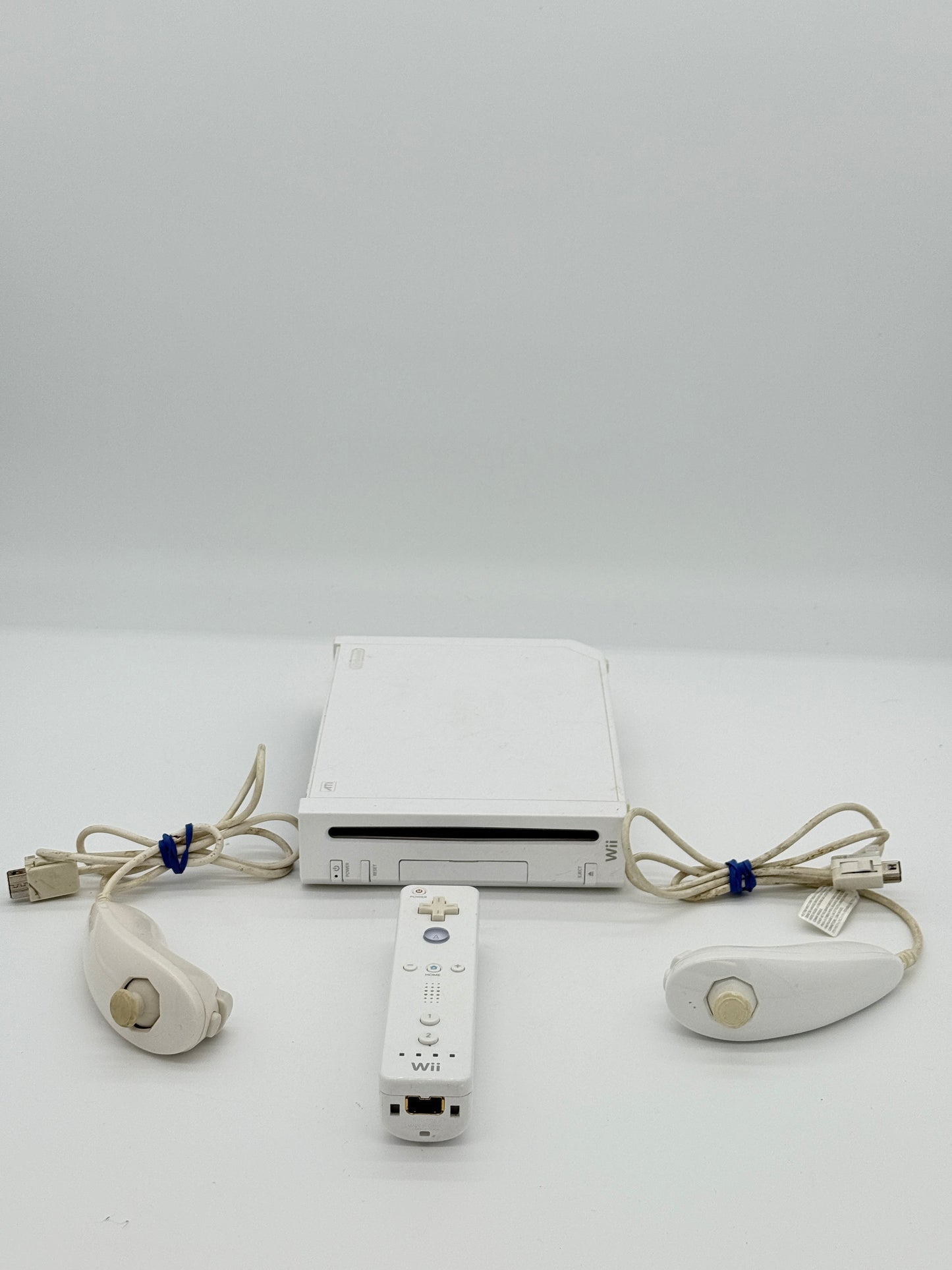 Nintendo Wii (RVL-001) 2006 - White Video Game System with Controller