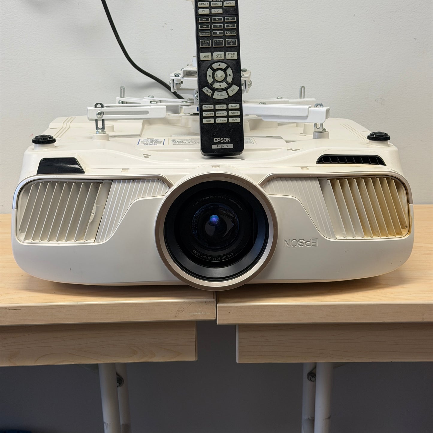 Epson Home Cinema 5050UB 4K PRO-UHD 3-Chip HDR Projector (Broken)